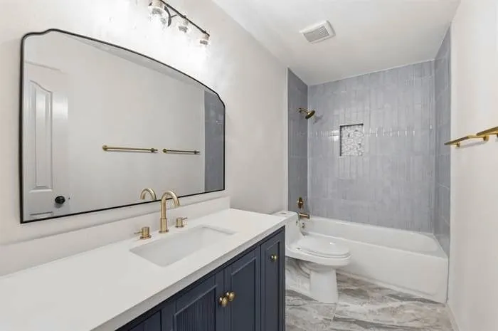 Full bath with two bedrooms located upstairs