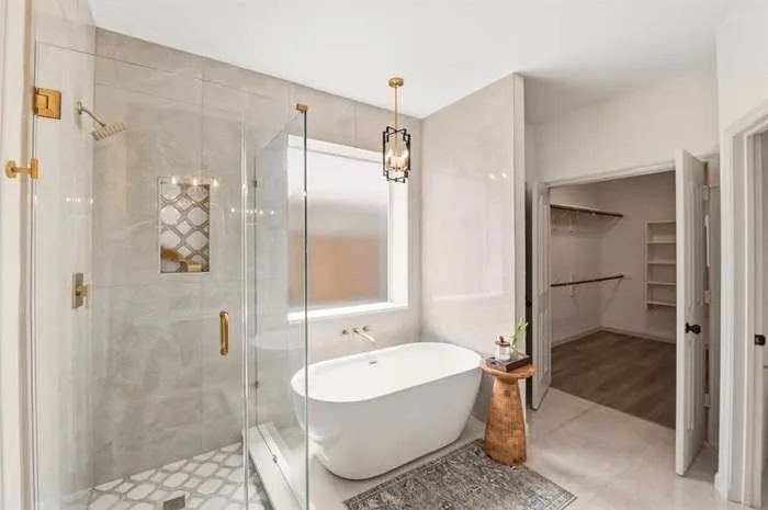 Owner suite bath