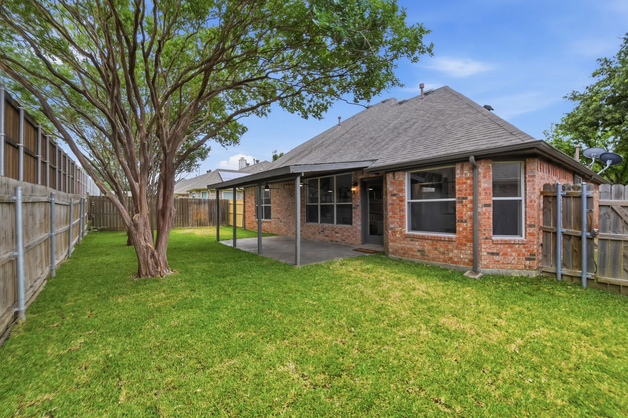 Single Family Residence For Sale in Tarrant County , 5953 Hillview Drive, Watauga, Texas 76148, 4 Bedroom, 3 Bathroom, 2 Garage spaces, 2,231 Sqft, built in 1996, mls#21386704, Real Estate Agent in Watauga, Homes For Sale in Tarrant county, Homes For Sale in Watauga, Realtor in Watauga Texas, Real Estate Brokerage Independent Realty Texas, Luminita Cordes Realtor