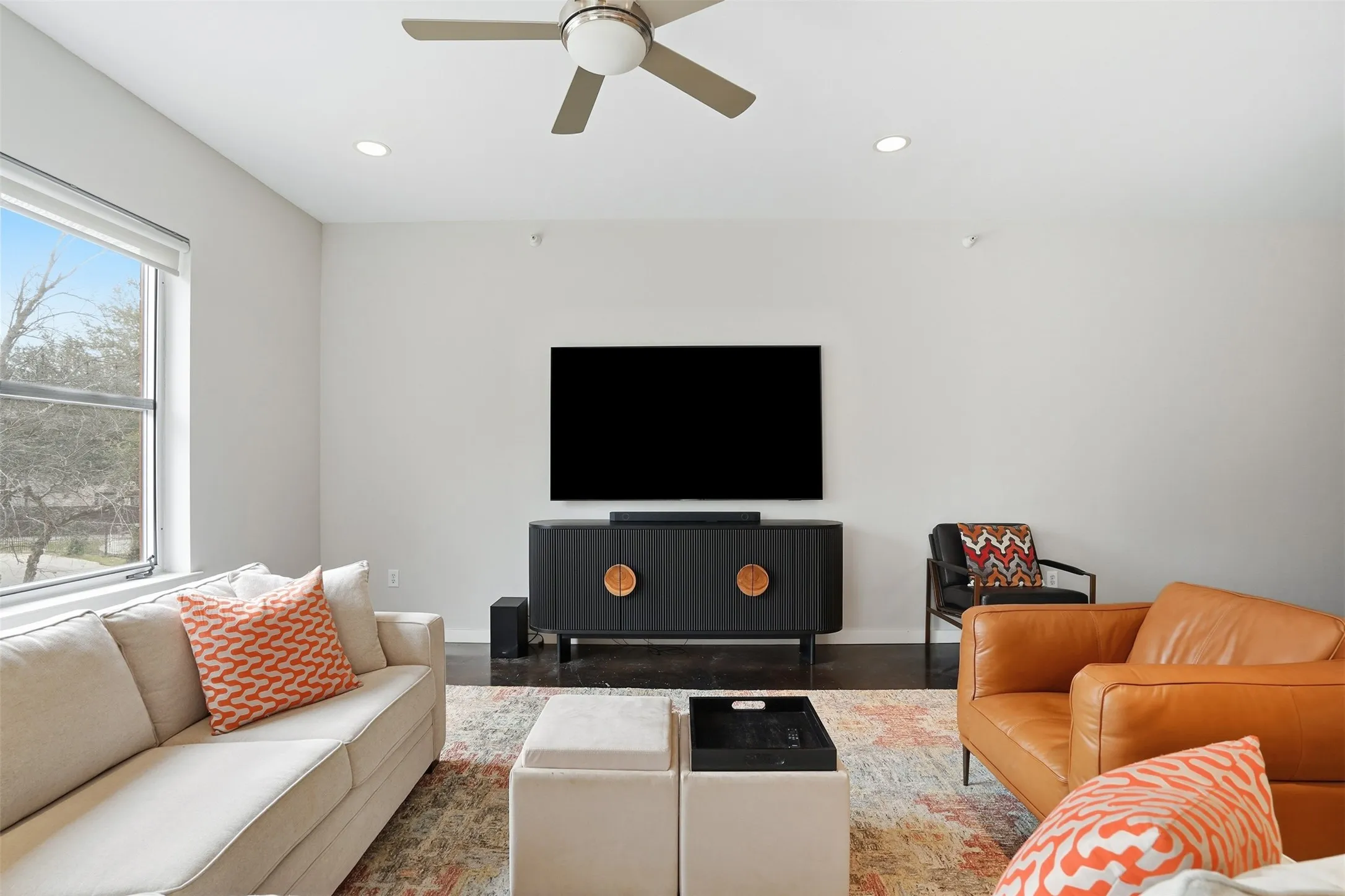 Condominium For Rent in Tarrant County , 2608 Museum Way 3202, Fort Worth, Texas 76107, 1 Bedroom, 2 Bathroom, 1 Garage spaces, 1,170 Sqft, built in 2006, mls#21386707, Real Estate Agent in Fort Worth, Homes For Rent in Tarrant county, Homes For Rent in Fort Worth, Realtor in Fort Worth Texas, Real Estate Brokerage Independent Realty Texas, Luminita Cordes Realtor