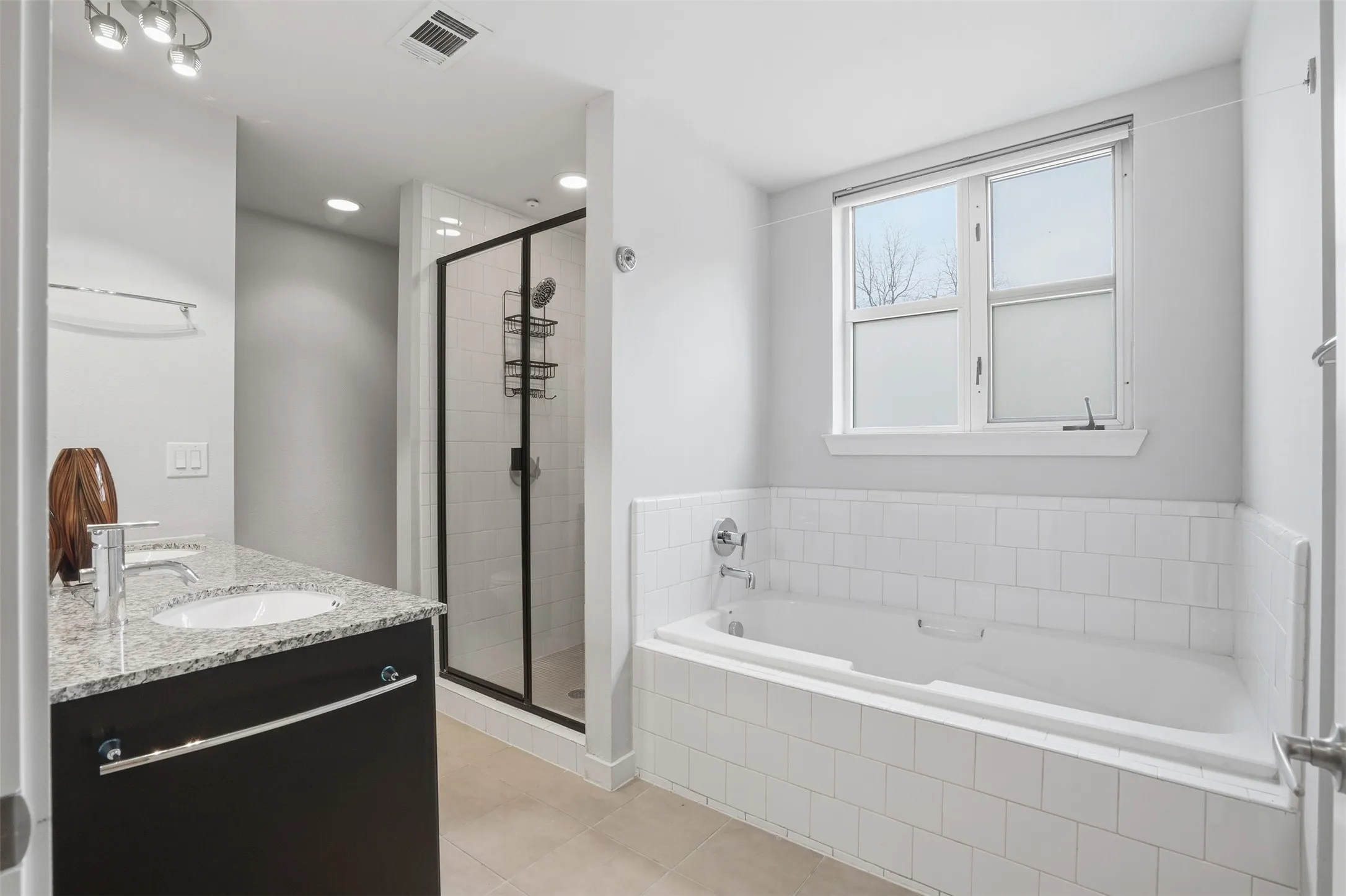 Condominium For Rent in Tarrant County , 2608 Museum Way 3202, Fort Worth, Texas 76107, 1 Bedroom, 2 Bathroom, 1 Garage spaces, 1,170 Sqft, built in 2006, mls#21386707, Real Estate Agent in Fort Worth, Homes For Rent in Tarrant county, Homes For Rent in Fort Worth, Realtor in Fort Worth Texas, Real Estate Brokerage Independent Realty Texas, Luminita Cordes Realtor