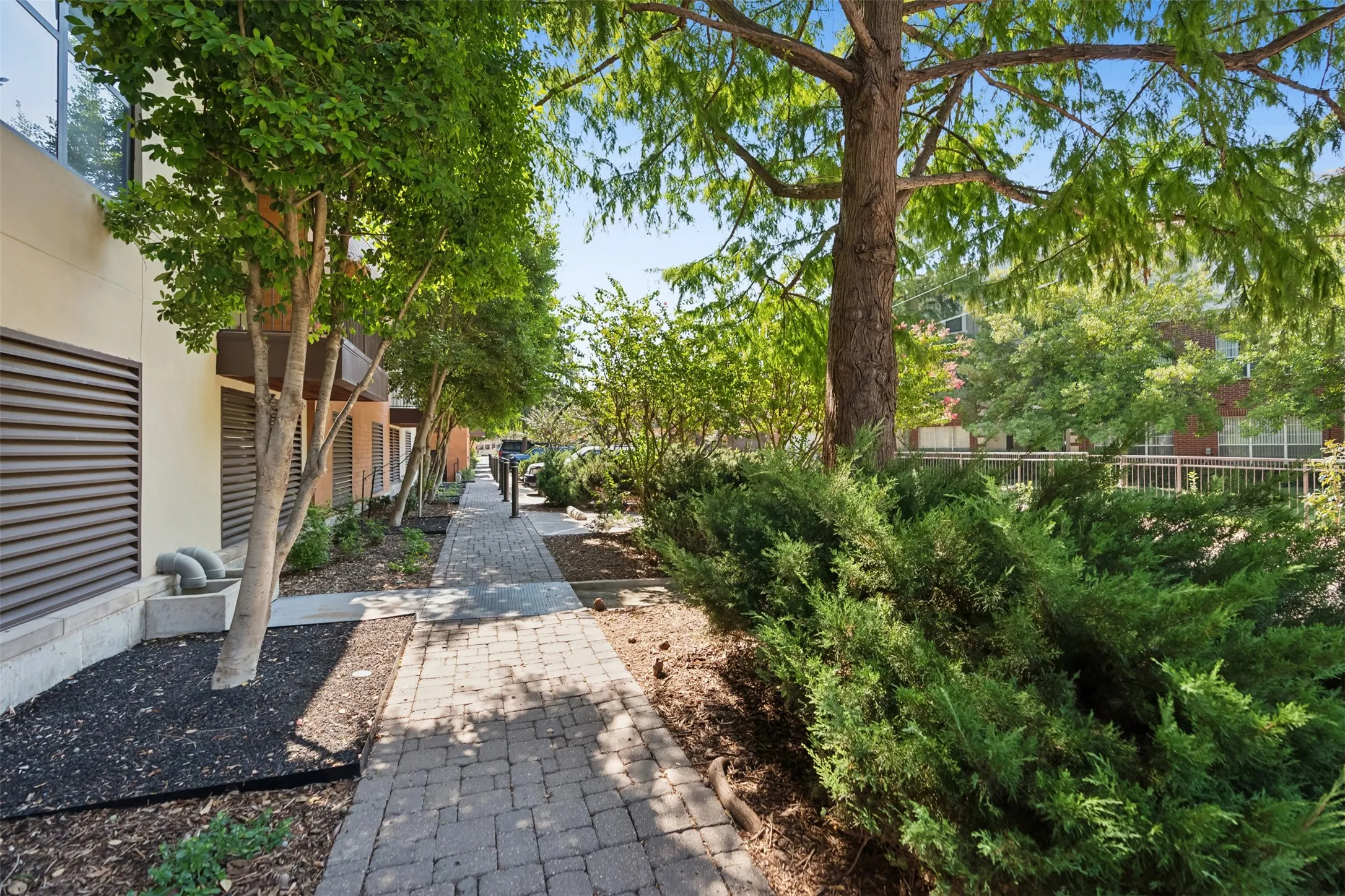 Condominium For Rent in Tarrant County , 2608 Museum Way 3202, Fort Worth, Texas 76107, 1 Bedroom, 2 Bathroom, 1 Garage spaces, 1,170 Sqft, built in 2006, mls#21386707, Real Estate Agent in Fort Worth, Homes For Rent in Tarrant county, Homes For Rent in Fort Worth, Realtor in Fort Worth Texas, Real Estate Brokerage Independent Realty Texas, Luminita Cordes Realtor