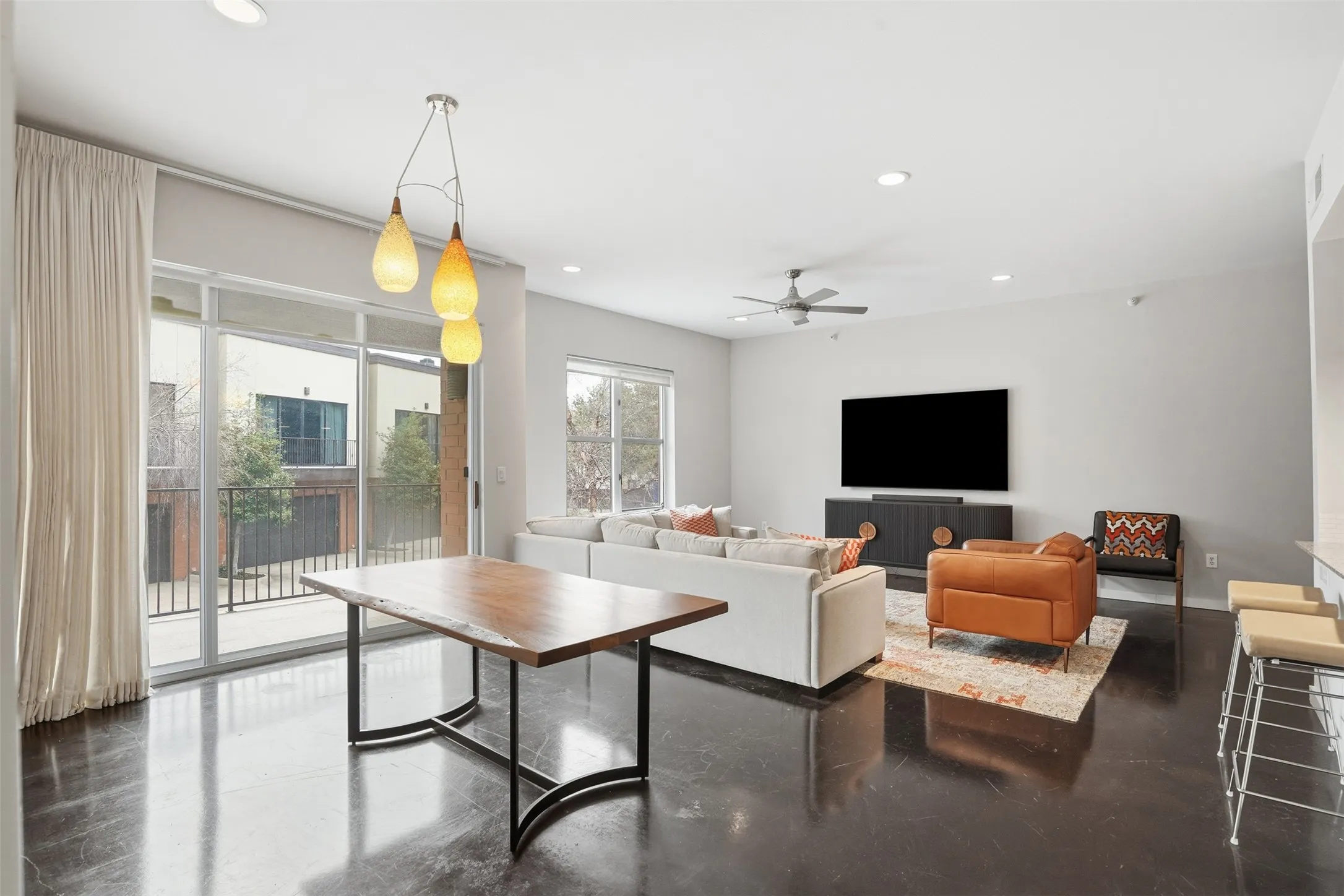 Condominium For Rent in Tarrant County , 2608 Museum Way 3202, Fort Worth, Texas 76107, 1 Bedroom, 2 Bathroom, 1 Garage spaces, 1,170 Sqft, built in 2006, mls#21386707, Real Estate Agent in Fort Worth, Homes For Rent in Tarrant county, Homes For Rent in Fort Worth, Realtor in Fort Worth Texas, Real Estate Brokerage Independent Realty Texas, Luminita Cordes Realtor