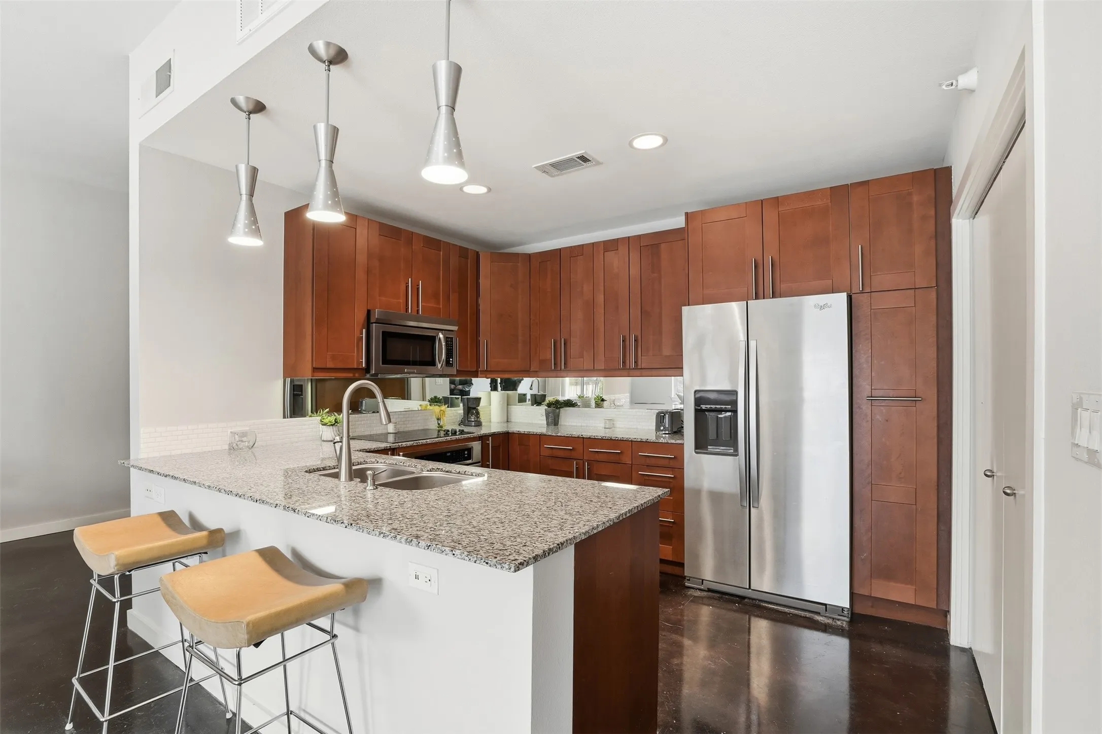 Condominium For Rent in Tarrant County , 2608 Museum Way 3202, Fort Worth, Texas 76107, 1 Bedroom, 2 Bathroom, 1 Garage spaces, 1,170 Sqft, built in 2006, mls#21386707, Real Estate Agent in Fort Worth, Homes For Rent in Tarrant county, Homes For Rent in Fort Worth, Realtor in Fort Worth Texas, Real Estate Brokerage Independent Realty Texas, Luminita Cordes Realtor
