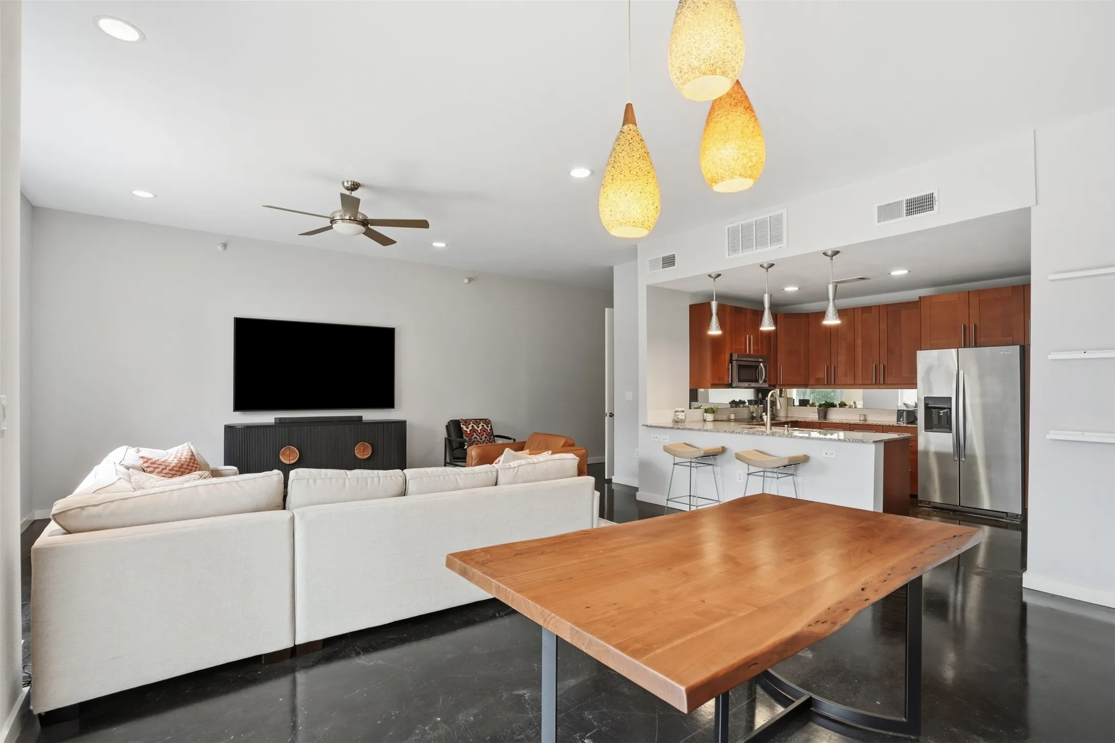 Condominium For Rent in Tarrant County , 2608 Museum Way 3202, Fort Worth, Texas 76107, 1 Bedroom, 2 Bathroom, 1 Garage spaces, 1,170 Sqft, built in 2006, mls#21386707, Real Estate Agent in Fort Worth, Homes For Rent in Tarrant county, Homes For Rent in Fort Worth, Realtor in Fort Worth Texas, Real Estate Brokerage Independent Realty Texas, Luminita Cordes Realtor