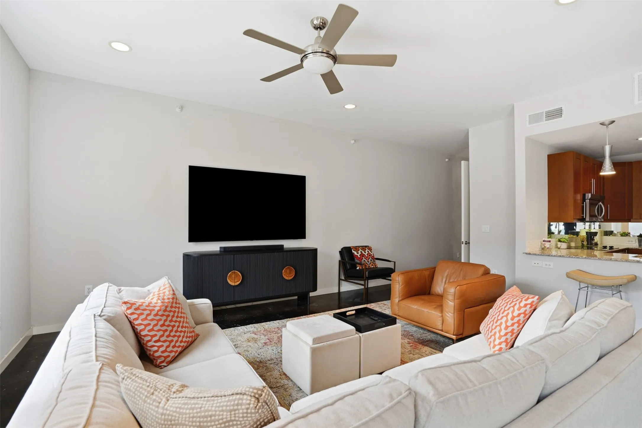 Condominium For Rent in Tarrant County , 2608 Museum Way 3202, Fort Worth, Texas 76107, 1 Bedroom, 2 Bathroom, 1 Garage spaces, 1,170 Sqft, built in 2006, mls#21386707, Real Estate Agent in Fort Worth, Homes For Rent in Tarrant county, Homes For Rent in Fort Worth, Realtor in Fort Worth Texas, Real Estate Brokerage Independent Realty Texas, Luminita Cordes Realtor