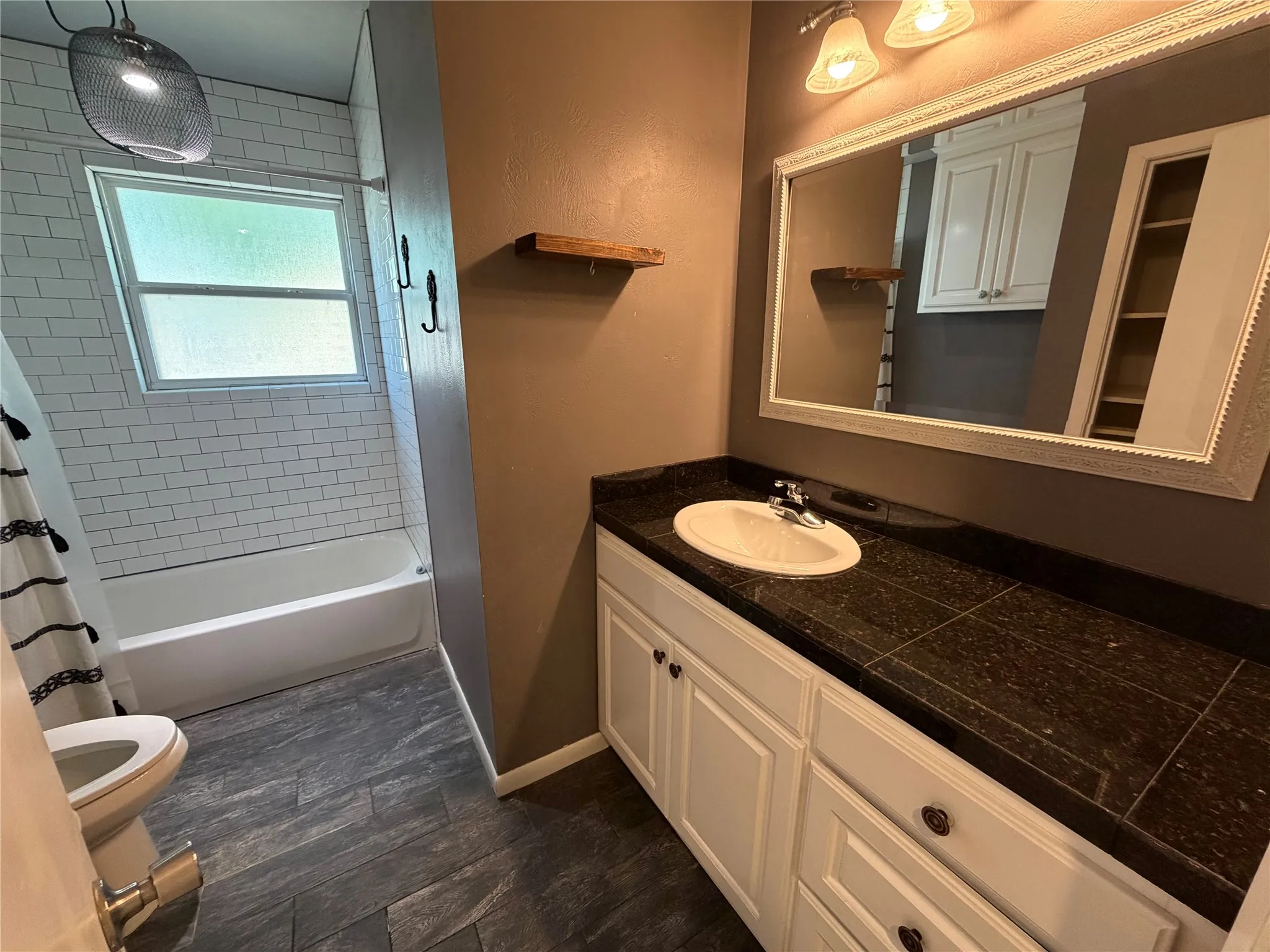 Single Family Residence For Rent in Parker County , 1437 W Ball Street, Weatherford, Texas 76086, 3 Bedroom, 2 Bathroom, 2 Garage spaces, 1,350 Sqft, built in 0, mls#21386362, Real Estate Agent in Weatherford, Homes For Rent in Parker county, Homes For Rent in Weatherford, Realtor in Weatherford Texas, Real Estate Brokerage Independent Realty Texas, Luminita Cordes Realtor