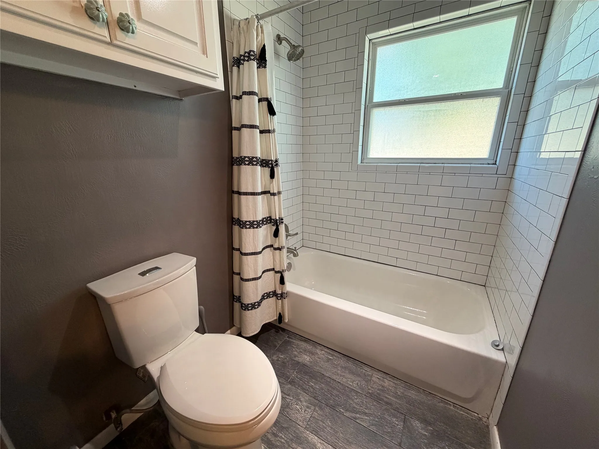 Single Family Residence For Rent in Parker County , 1437 W Ball Street, Weatherford, Texas 76086, 3 Bedroom, 2 Bathroom, 2 Garage spaces, 1,350 Sqft, built in 0, mls#21386362, Real Estate Agent in Weatherford, Homes For Rent in Parker county, Homes For Rent in Weatherford, Realtor in Weatherford Texas, Real Estate Brokerage Independent Realty Texas, Luminita Cordes Realtor