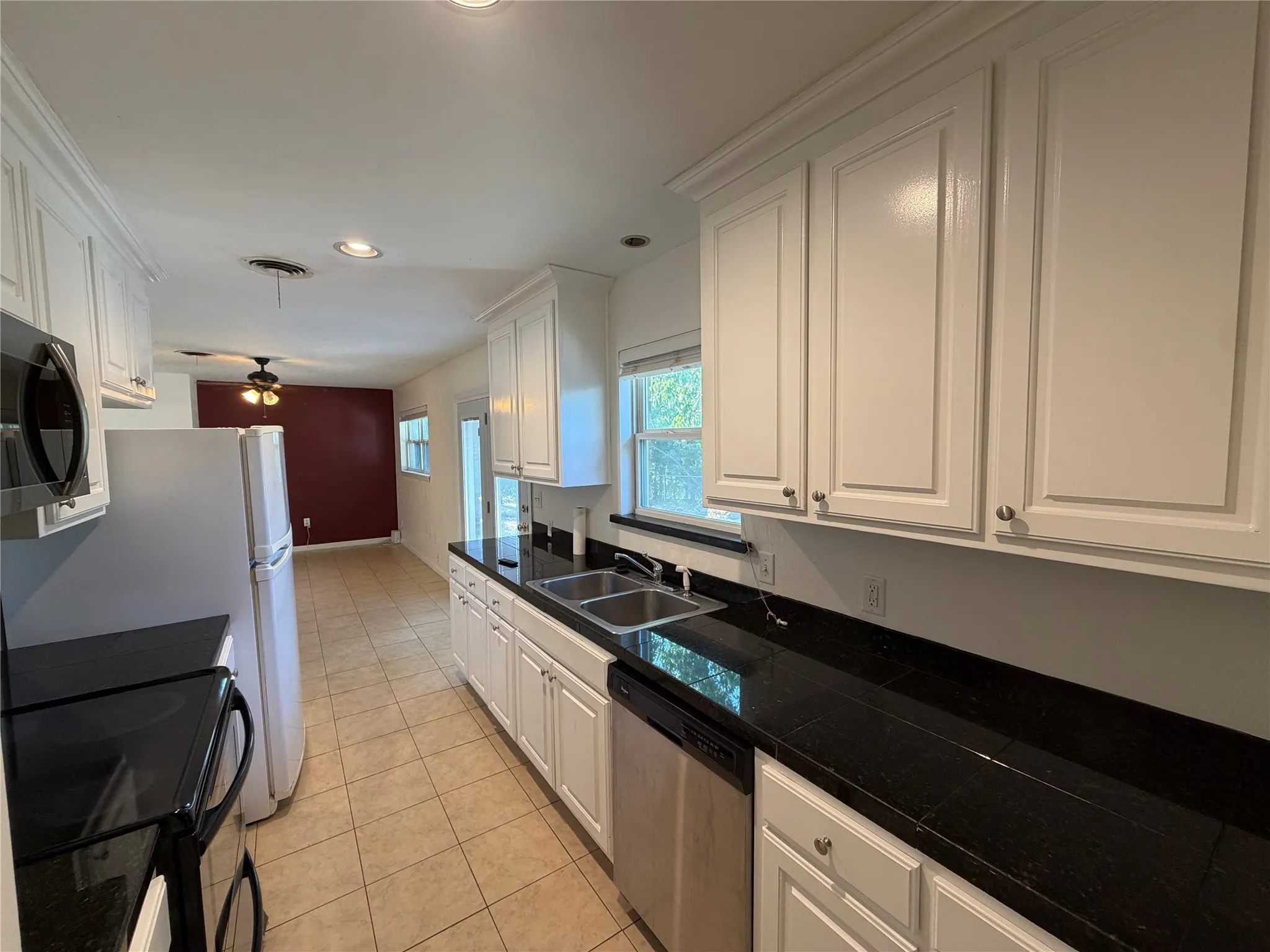 Single Family Residence For Rent in Parker County , 1437 W Ball Street, Weatherford, Texas 76086, 3 Bedroom, 2 Bathroom, 2 Garage spaces, 1,350 Sqft, built in 0, mls#21386362, Real Estate Agent in Weatherford, Homes For Rent in Parker county, Homes For Rent in Weatherford, Realtor in Weatherford Texas, Real Estate Brokerage Independent Realty Texas, Luminita Cordes Realtor