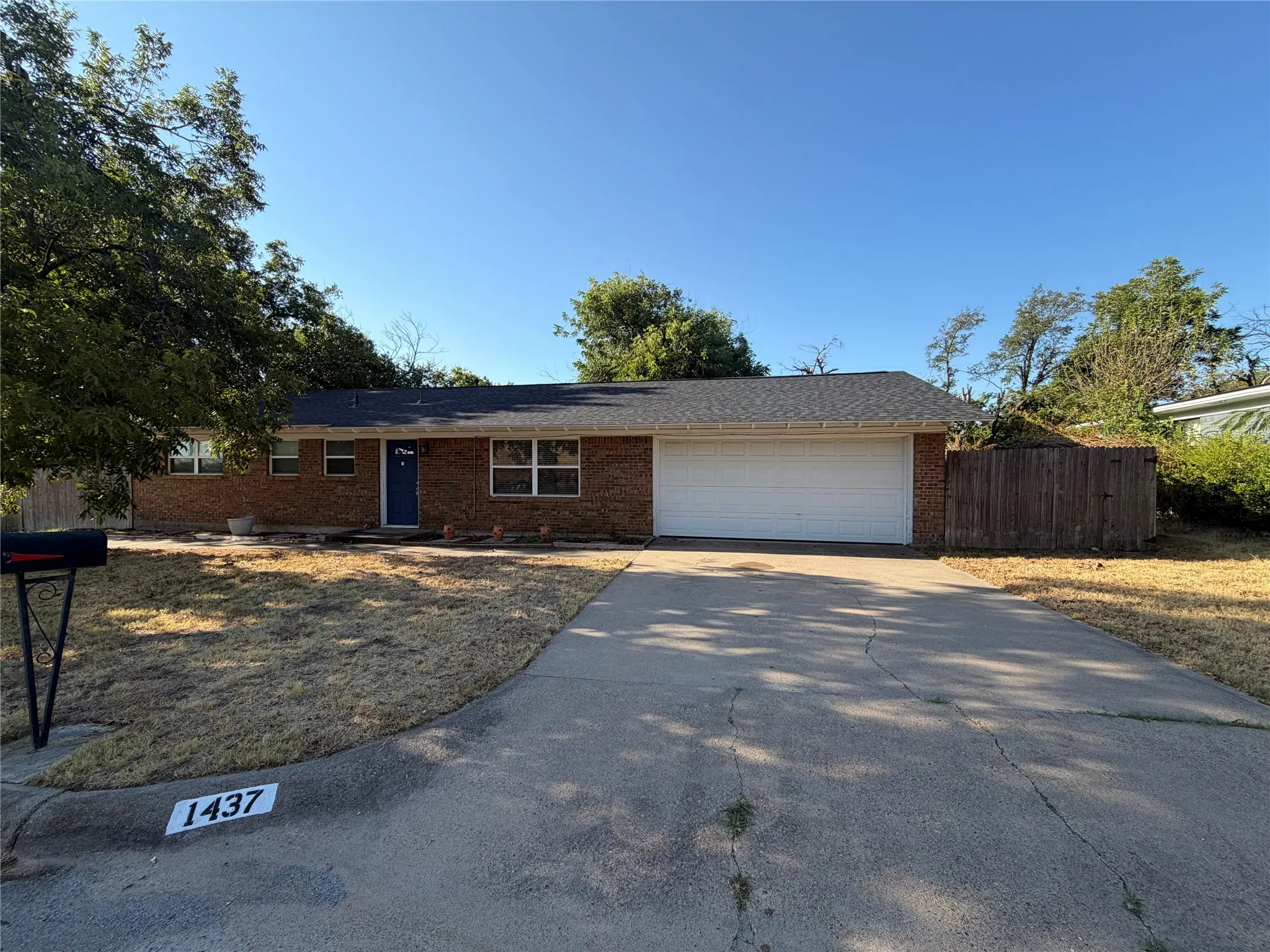 Single Family Residence For Rent in Parker County , 1437 W Ball Street, Weatherford, Texas 76086, 3 Bedroom, 2 Bathroom, 2 Garage spaces, 1,350 Sqft, built in 0, mls#21386362, Real Estate Agent in Weatherford, Homes For Rent in Parker county, Homes For Rent in Weatherford, Realtor in Weatherford Texas, Real Estate Brokerage Independent Realty Texas, Luminita Cordes Realtor