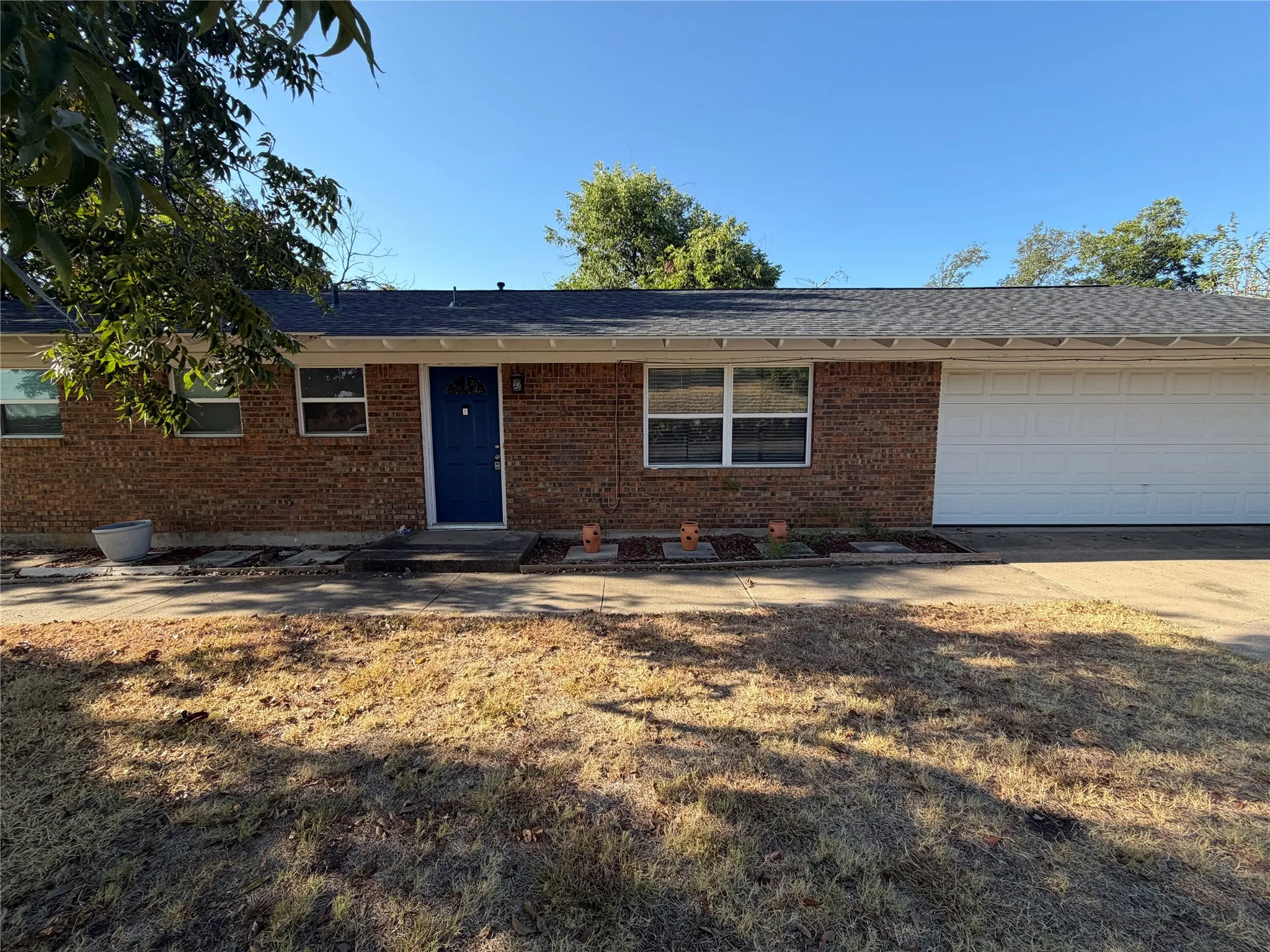 Single Family Residence For Rent in Parker County , 1437 W Ball Street, Weatherford, Texas 76086, 3 Bedroom, 2 Bathroom, 2 Garage spaces, 1,350 Sqft, built in 0, mls#21386362, Real Estate Agent in Weatherford, Homes For Rent in Parker county, Homes For Rent in Weatherford, Realtor in Weatherford Texas, Real Estate Brokerage Independent Realty Texas, Luminita Cordes Realtor