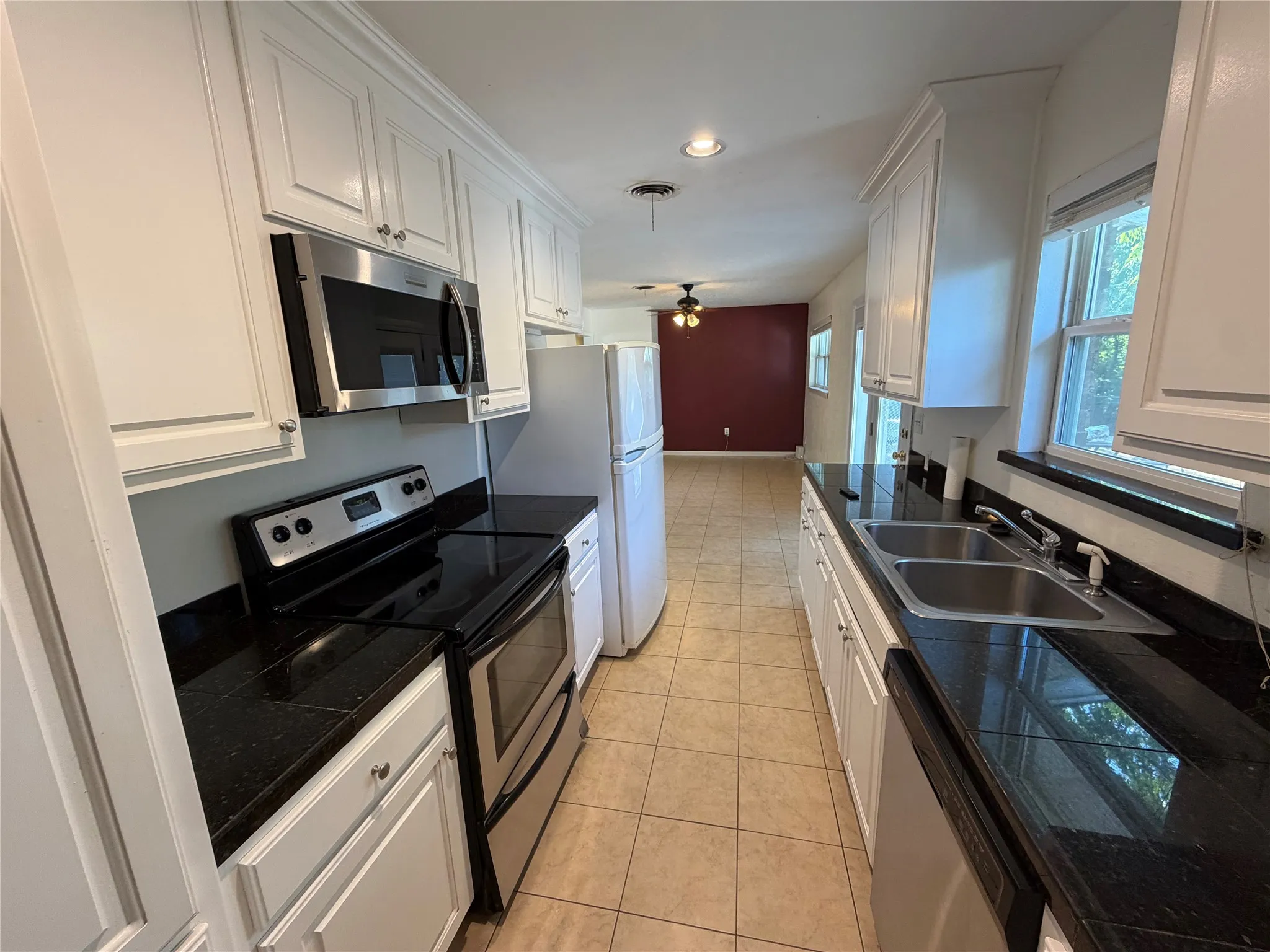 Single Family Residence For Rent in Parker County , 1437 W Ball Street, Weatherford, Texas 76086, 3 Bedroom, 2 Bathroom, 2 Garage spaces, 1,350 Sqft, built in 0, mls#21386362, Real Estate Agent in Weatherford, Homes For Rent in Parker county, Homes For Rent in Weatherford, Realtor in Weatherford Texas, Real Estate Brokerage Independent Realty Texas, Luminita Cordes Realtor