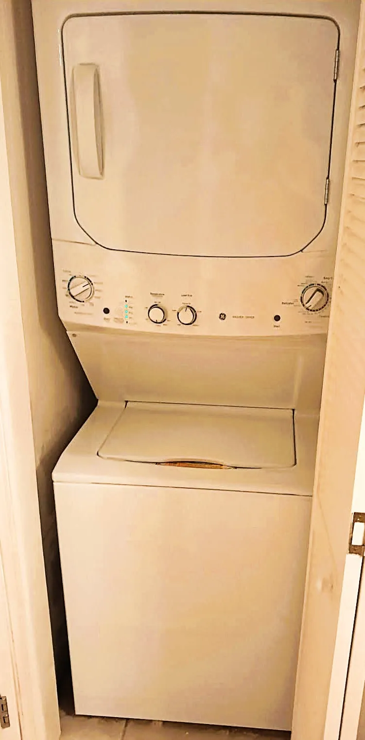 Condominium For Sale in Tarrant County , 4042 Ridglea Country Club Drive 1107, Fort Worth, Texas 76126, 1 Bedroom, 1 Bathroom, Garage spaces, 936 Sqft, built in 1968, mls#21386633, Real Estate Agent in Fort Worth, Homes For Sale in Tarrant county, Homes For Sale in Fort Worth, Realtor in Fort Worth Texas, Real Estate Brokerage Independent Realty Texas, Luminita Cordes Realtor