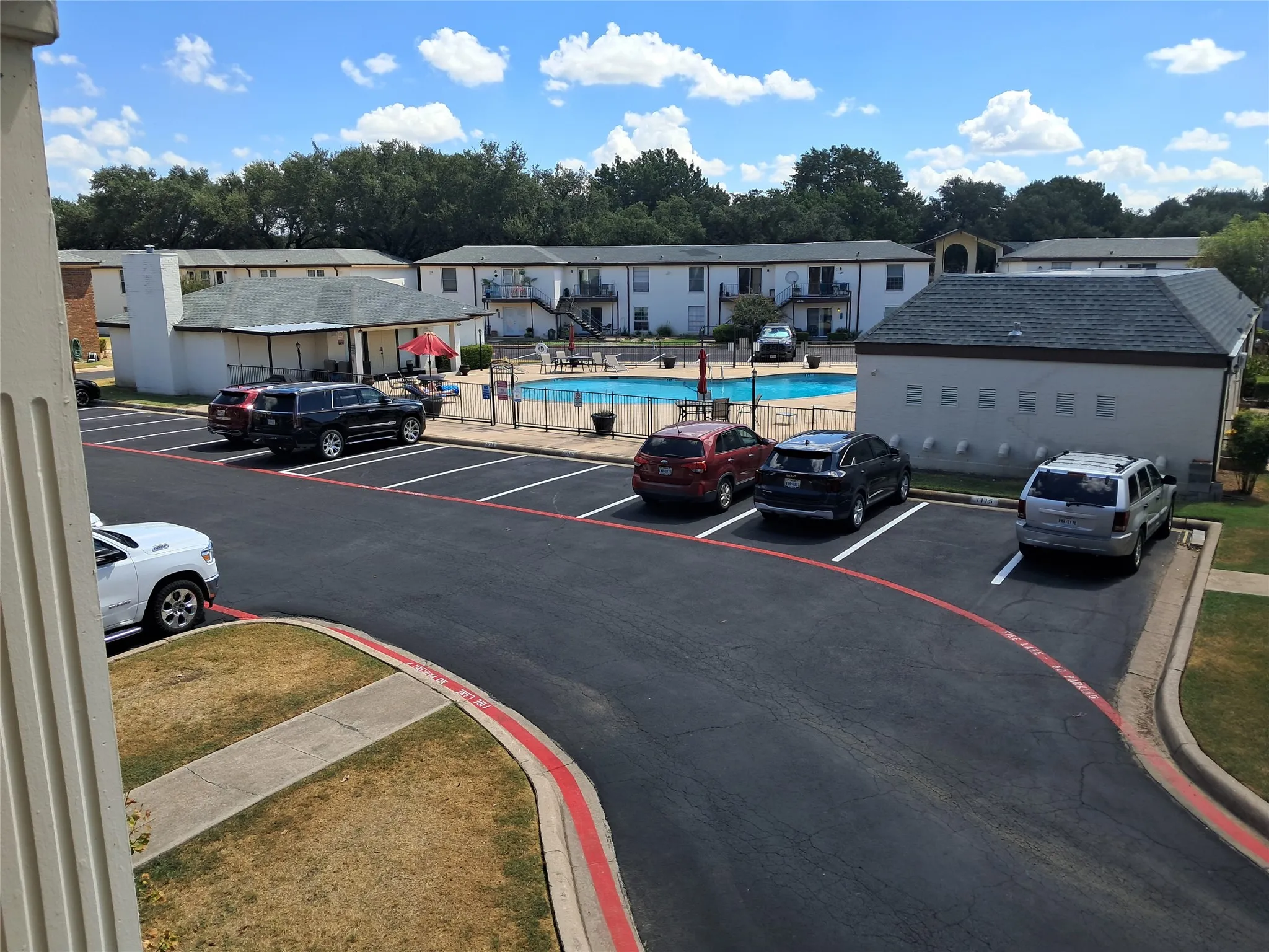 Condominium For Sale in Tarrant County , 4042 Ridglea Country Club Drive 1107, Fort Worth, Texas 76126, 1 Bedroom, 1 Bathroom, Garage spaces, 936 Sqft, built in 1968, mls#21386633, Real Estate Agent in Fort Worth, Homes For Sale in Tarrant county, Homes For Sale in Fort Worth, Realtor in Fort Worth Texas, Real Estate Brokerage Independent Realty Texas, Luminita Cordes Realtor