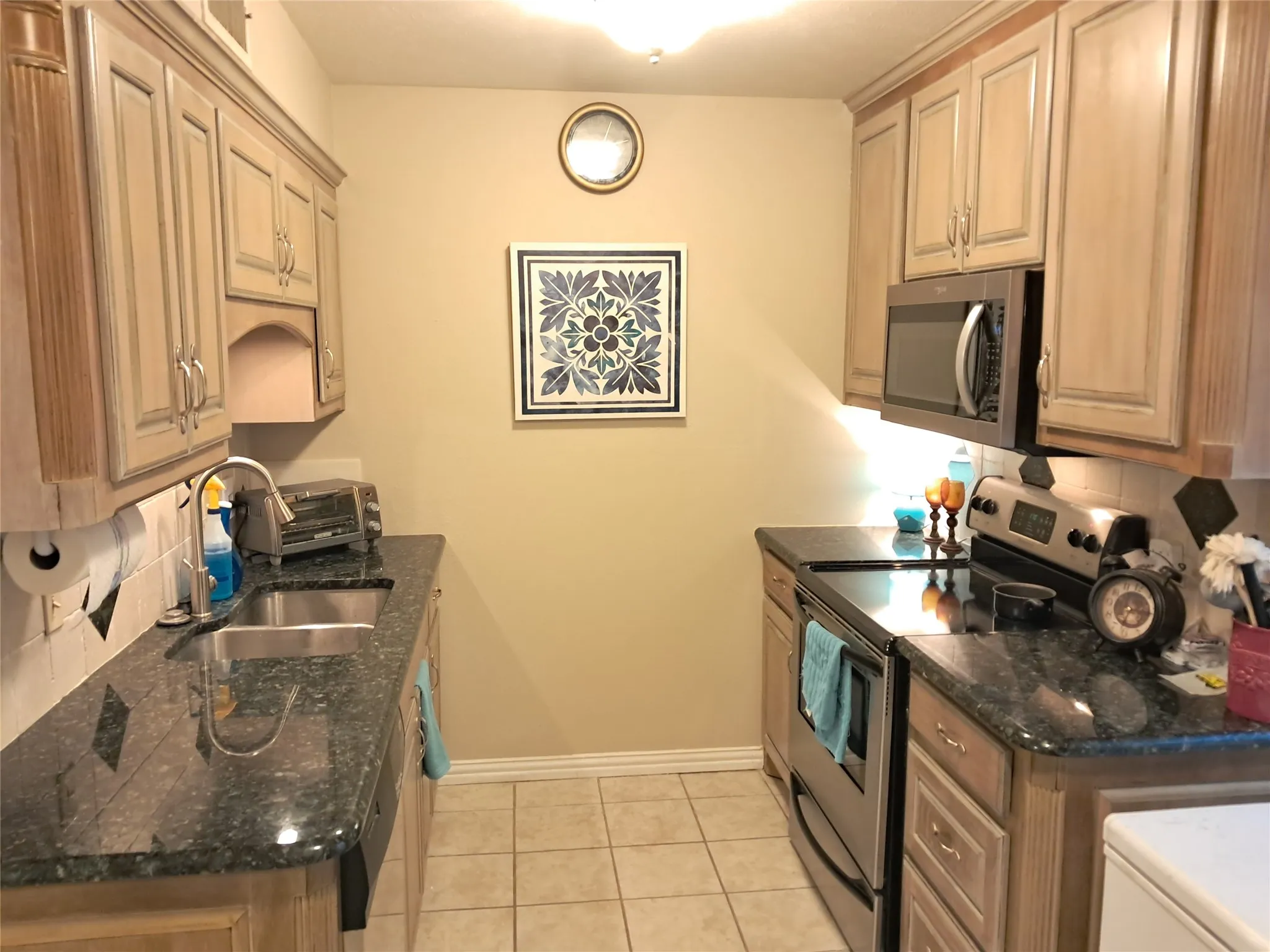 Condominium For Sale in Tarrant County , 4042 Ridglea Country Club Drive 1107, Fort Worth, Texas 76126, 1 Bedroom, 1 Bathroom, Garage spaces, 936 Sqft, built in 1968, mls#21386633, Real Estate Agent in Fort Worth, Homes For Sale in Tarrant county, Homes For Sale in Fort Worth, Realtor in Fort Worth Texas, Real Estate Brokerage Independent Realty Texas, Luminita Cordes Realtor