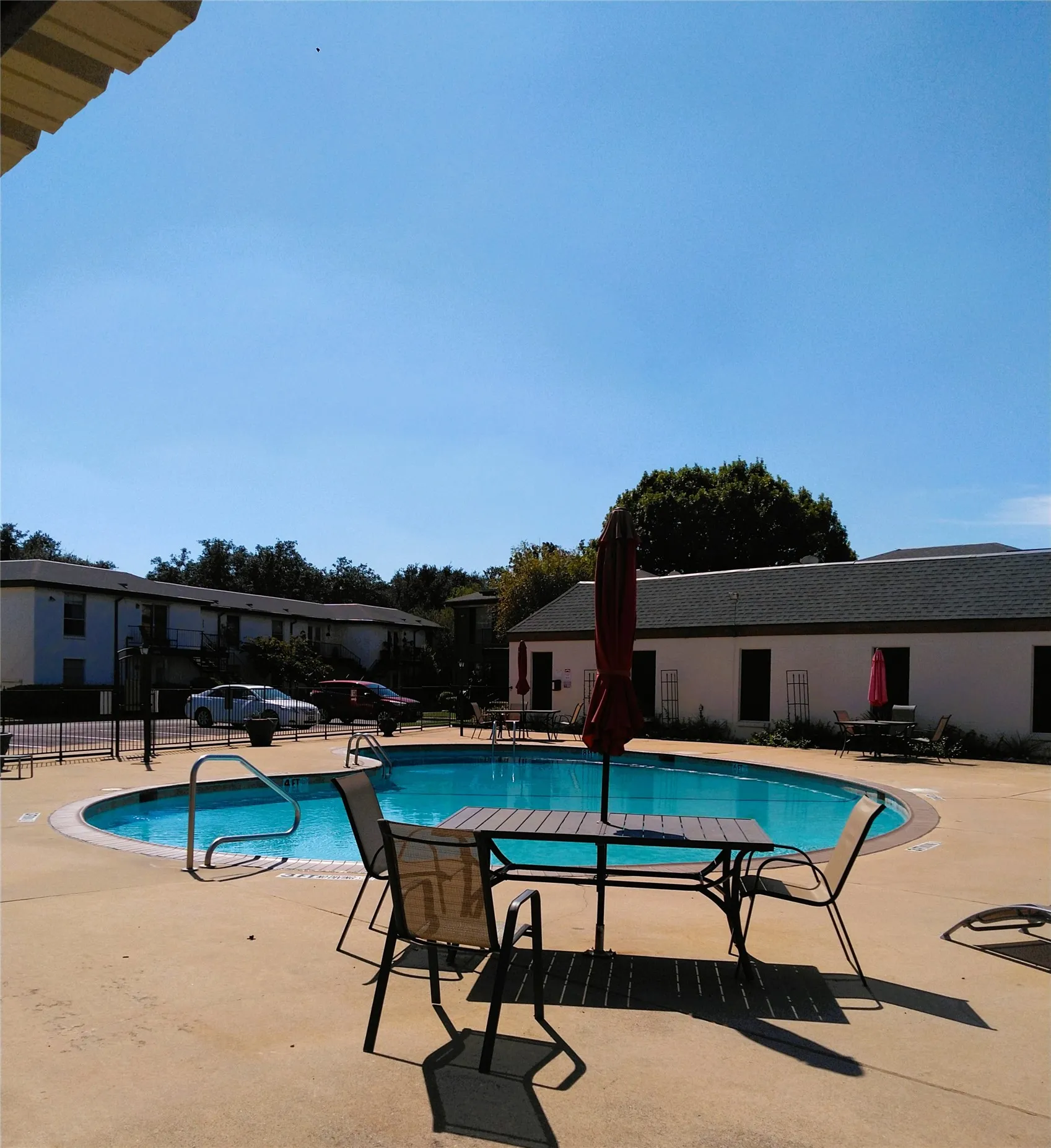 Condominium For Sale in Tarrant County , 4042 Ridglea Country Club Drive 1107, Fort Worth, Texas 76126, 1 Bedroom, 1 Bathroom, Garage spaces, 936 Sqft, built in 1968, mls#21386633, Real Estate Agent in Fort Worth, Homes For Sale in Tarrant county, Homes For Sale in Fort Worth, Realtor in Fort Worth Texas, Real Estate Brokerage Independent Realty Texas, Luminita Cordes Realtor