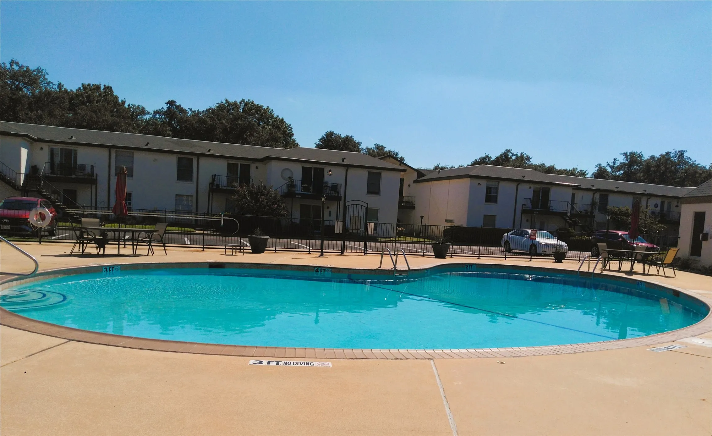 Condominium For Sale in Tarrant County , 4042 Ridglea Country Club Drive 1107, Fort Worth, Texas 76126, 1 Bedroom, 1 Bathroom, Garage spaces, 936 Sqft, built in 1968, mls#21386633, Real Estate Agent in Fort Worth, Homes For Sale in Tarrant county, Homes For Sale in Fort Worth, Realtor in Fort Worth Texas, Real Estate Brokerage Independent Realty Texas, Luminita Cordes Realtor