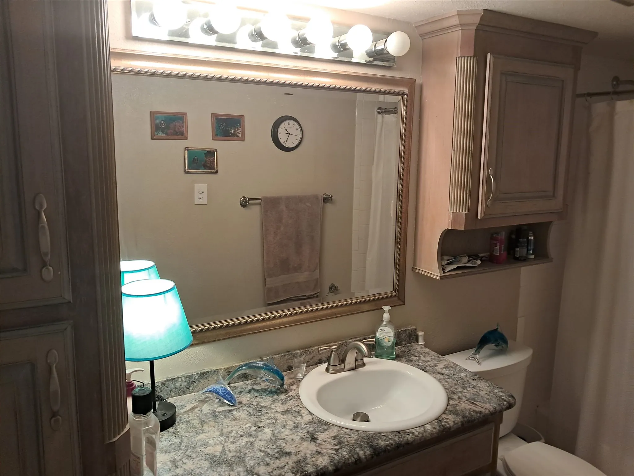 Condominium For Sale in Tarrant County , 4042 Ridglea Country Club Drive 1107, Fort Worth, Texas 76126, 1 Bedroom, 1 Bathroom, Garage spaces, 936 Sqft, built in 1968, mls#21386633, Real Estate Agent in Fort Worth, Homes For Sale in Tarrant county, Homes For Sale in Fort Worth, Realtor in Fort Worth Texas, Real Estate Brokerage Independent Realty Texas, Luminita Cordes Realtor