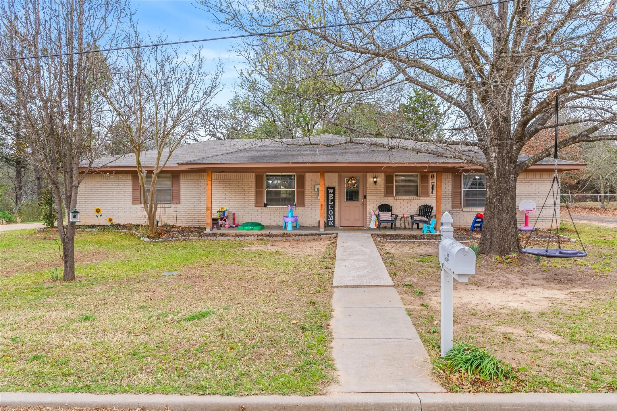Single Family Residence For Sale in Van Zandt County , 700 Amy Street, Canton, Texas 75103, 3 Bedroom, 2 Bathroom, 2 Garage spaces, 1,581 Sqft, built in 1970, mls#21386720, Real Estate Agent in Canton, Homes For Sale in Van Zandt county, Homes For Sale in Canton, Realtor in Canton Texas, Real Estate Brokerage Independent Realty Texas, Luminita Cordes Realtor