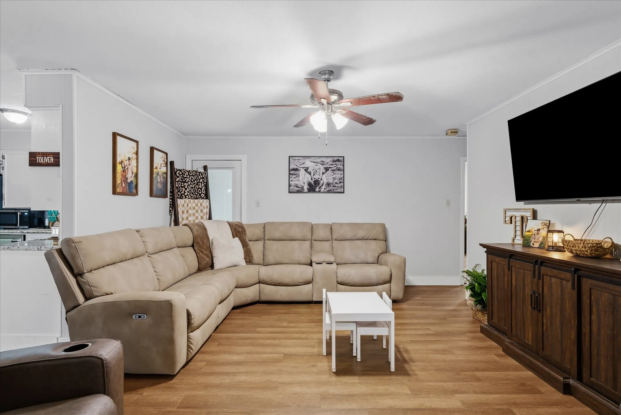 Single Family Residence For Sale in Van Zandt County , 700 Amy Street, Canton, Texas 75103, 3 Bedroom, 2 Bathroom, 2 Garage spaces, 1,581 Sqft, built in 1970, mls#21386720, Real Estate Agent in Canton, Homes For Sale in Van Zandt county, Homes For Sale in Canton, Realtor in Canton Texas, Real Estate Brokerage Independent Realty Texas, Luminita Cordes Realtor