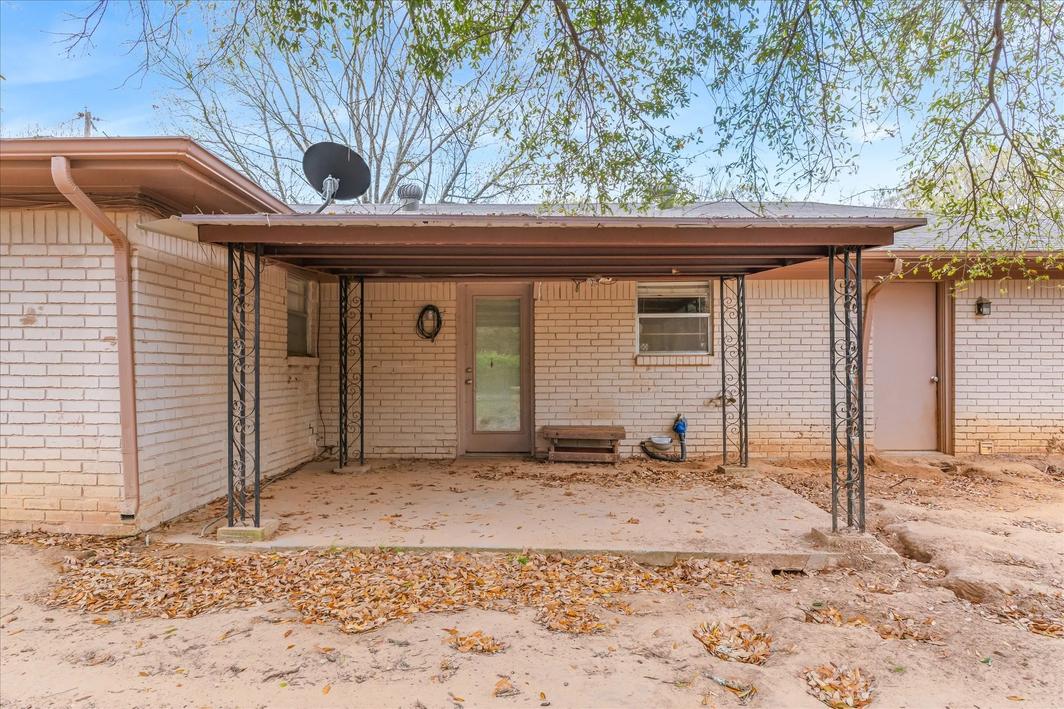 Single Family Residence For Sale in Van Zandt County , 700 Amy Street, Canton, Texas 75103, 3 Bedroom, 2 Bathroom, 2 Garage spaces, 1,581 Sqft, built in 1970, mls#21386720, Real Estate Agent in Canton, Homes For Sale in Van Zandt county, Homes For Sale in Canton, Realtor in Canton Texas, Real Estate Brokerage Independent Realty Texas, Luminita Cordes Realtor
