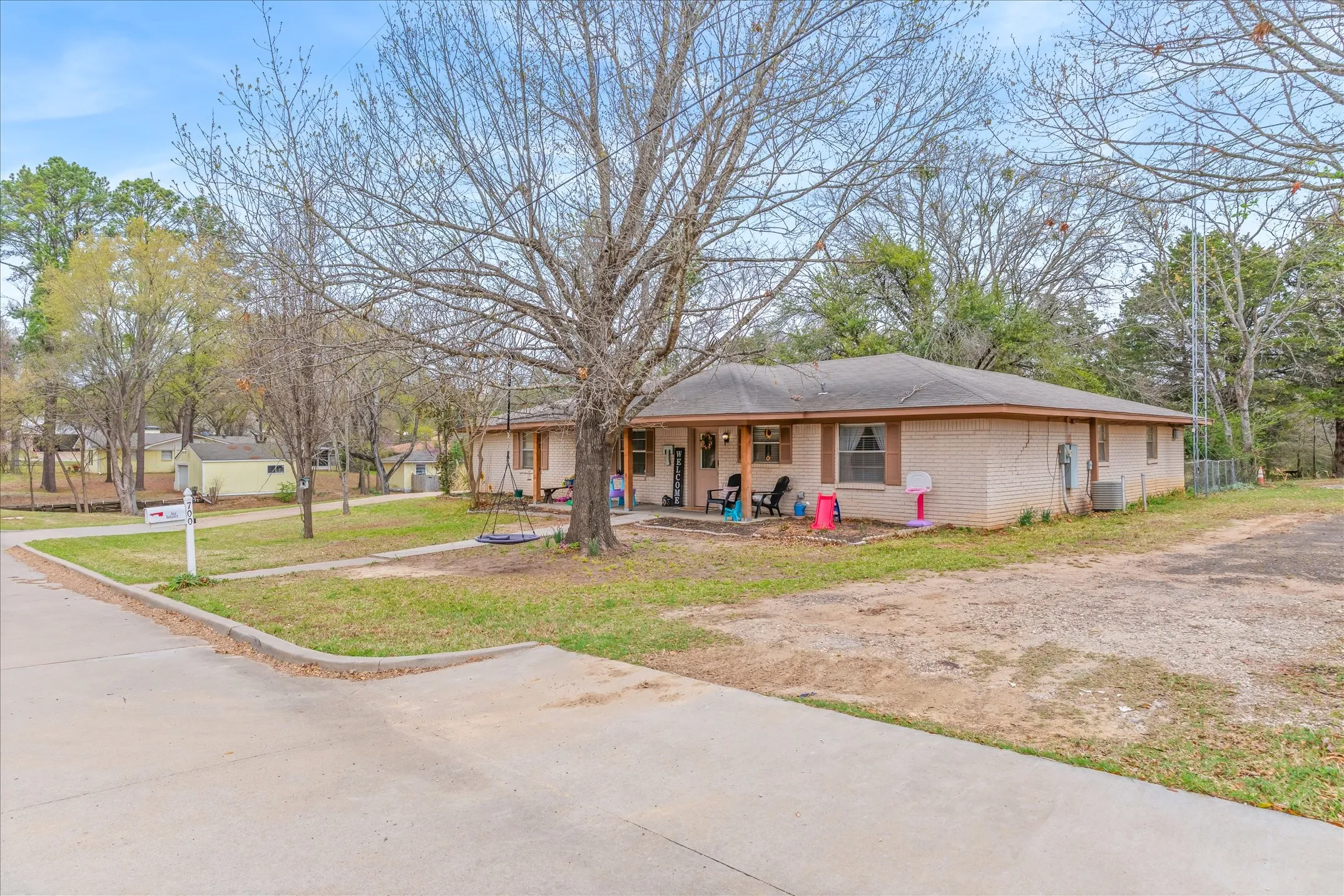 Single Family Residence For Sale in Van Zandt County , 700 Amy Street, Canton, Texas 75103, 3 Bedroom, 2 Bathroom, 2 Garage spaces, 1,581 Sqft, built in 1970, mls#21386720, Real Estate Agent in Canton, Homes For Sale in Van Zandt county, Homes For Sale in Canton, Realtor in Canton Texas, Real Estate Brokerage Independent Realty Texas, Luminita Cordes Realtor