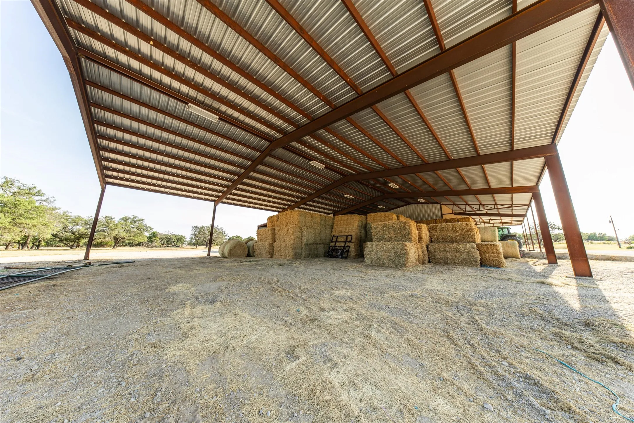 Single Family Residence For Sale in Mills County , 890 N FM 573, Mullin, Texas 76864, 6 Bedroom, 6 Bathroom, 5 Garage spaces, 7,242 Sqft, built in 2014, mls#21386437, Real Estate Agent in Mullin, Homes For Sale in Mills county, Homes For Sale in Mullin, Realtor in Mullin Texas, Real Estate Brokerage Independent Realty Texas, Luminita Cordes Realtor
