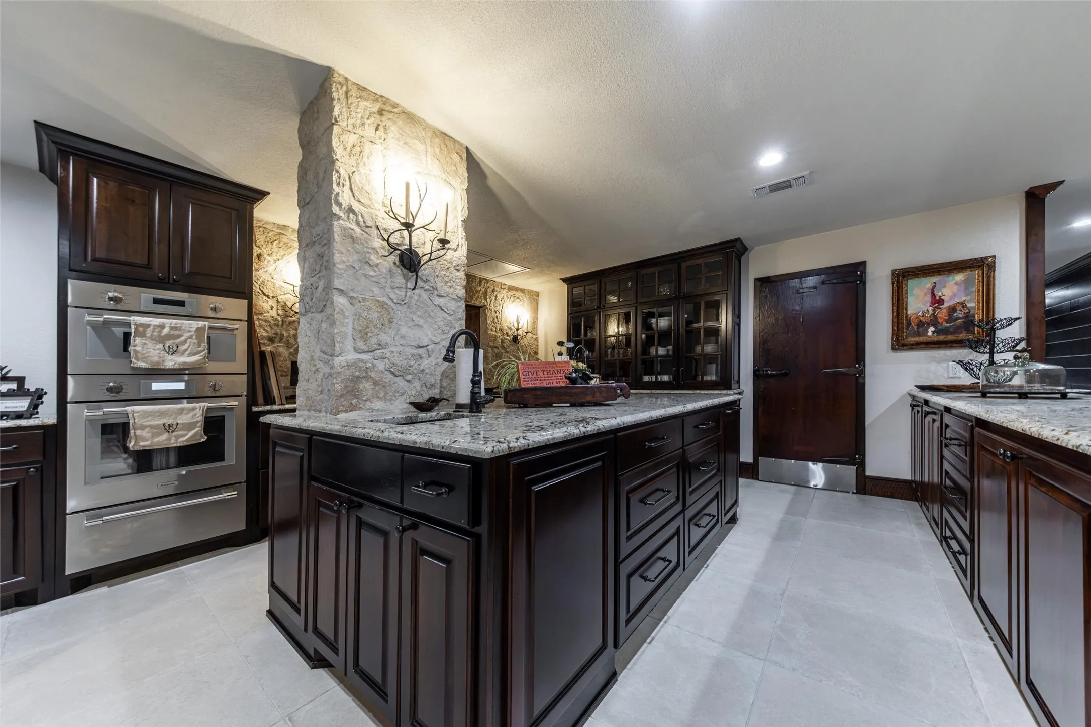 Single Family Residence For Sale in Mills County , 890 N FM 573, Mullin, Texas 76864, 6 Bedroom, 6 Bathroom, 5 Garage spaces, 7,242 Sqft, built in 2014, mls#21386437, Real Estate Agent in Mullin, Homes For Sale in Mills county, Homes For Sale in Mullin, Realtor in Mullin Texas, Real Estate Brokerage Independent Realty Texas, Luminita Cordes Realtor