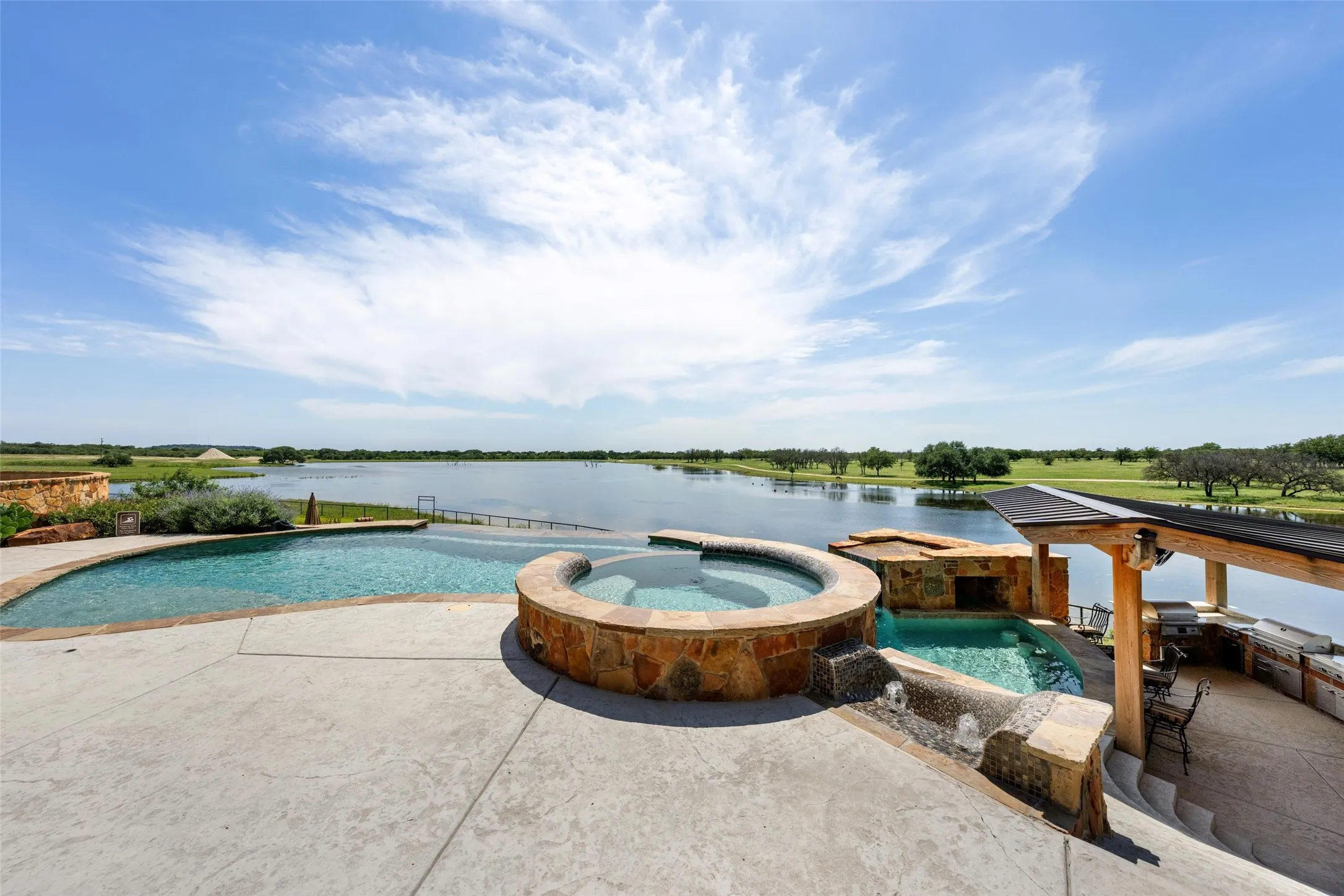 Single Family Residence For Sale in Mills County , 890 N FM 573, Mullin, Texas 76864, 6 Bedroom, 6 Bathroom, 5 Garage spaces, 7,242 Sqft, built in 2014, mls#21386437, Real Estate Agent in Mullin, Homes For Sale in Mills county, Homes For Sale in Mullin, Realtor in Mullin Texas, Real Estate Brokerage Independent Realty Texas, Luminita Cordes Realtor