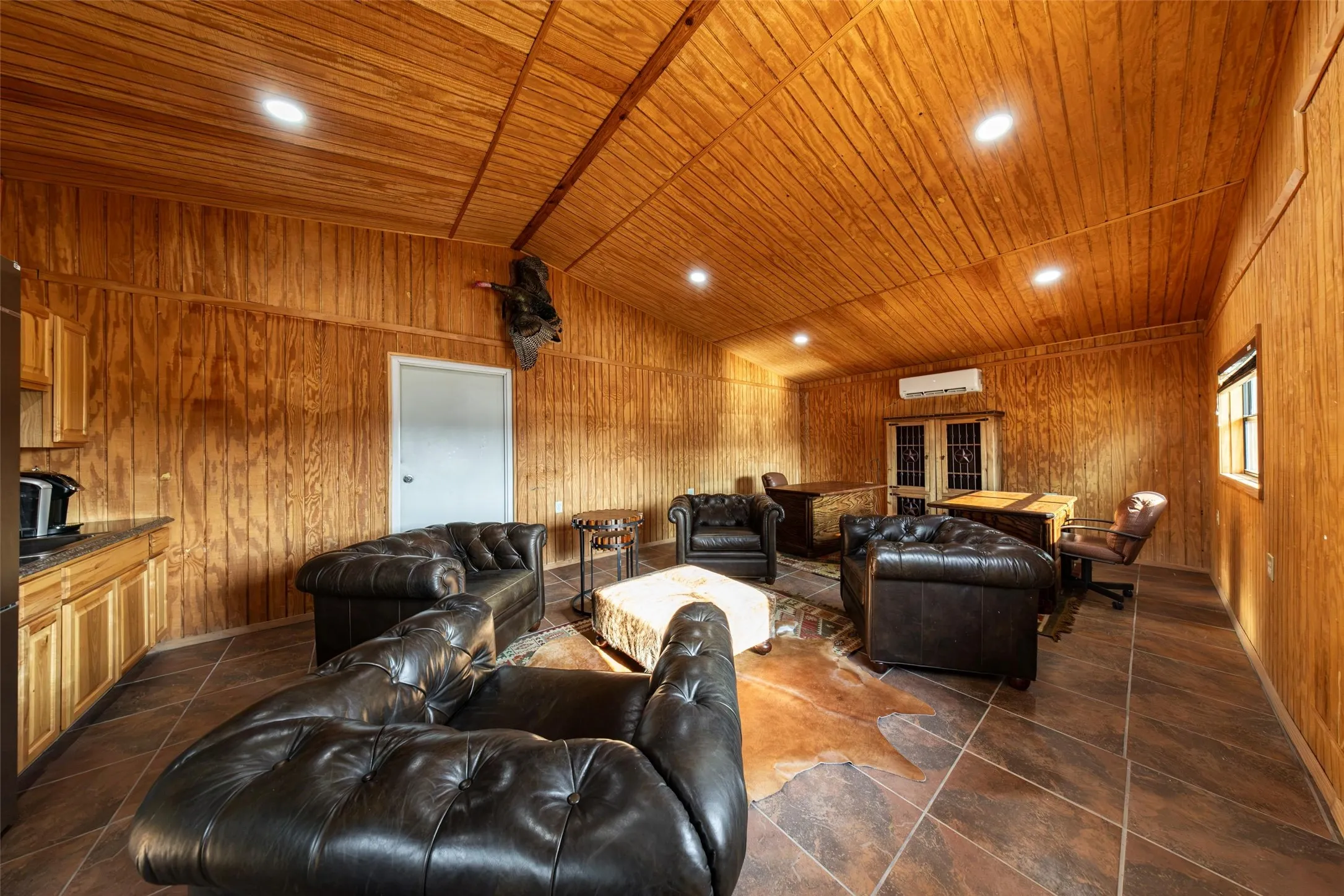 Single Family Residence For Sale in Mills County , 890 N FM 573, Mullin, Texas 76864, 6 Bedroom, 6 Bathroom, 5 Garage spaces, 7,242 Sqft, built in 2014, mls#21386437, Real Estate Agent in Mullin, Homes For Sale in Mills county, Homes For Sale in Mullin, Realtor in Mullin Texas, Real Estate Brokerage Independent Realty Texas, Luminita Cordes Realtor