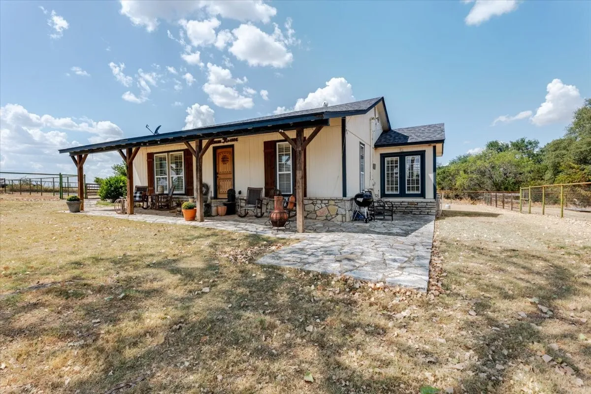 Single Family Residence For Sale in Hood County , 6515 Contrary Creek Road, Granbury, Texas 76048, 2 Bedroom, 2 Bathroom, Garage spaces, 1,225 Sqft, built in 1994, mls#21386456, Real Estate Agent in Granbury, Homes For Sale in Hood county, Homes For Sale in Granbury, Realtor in Granbury Texas, Real Estate Brokerage Independent Realty Texas, Luminita Cordes Realtor