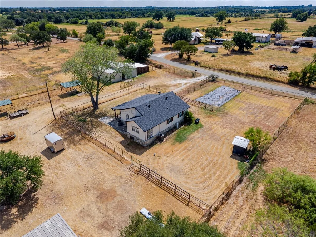 Single Family Residence For Sale in Hood County , 6515 Contrary Creek Road, Granbury, Texas 76048, 2 Bedroom, 2 Bathroom, Garage spaces, 1,225 Sqft, built in 1994, mls#21386456, Real Estate Agent in Granbury, Homes For Sale in Hood county, Homes For Sale in Granbury, Realtor in Granbury Texas, Real Estate Brokerage Independent Realty Texas, Luminita Cordes Realtor