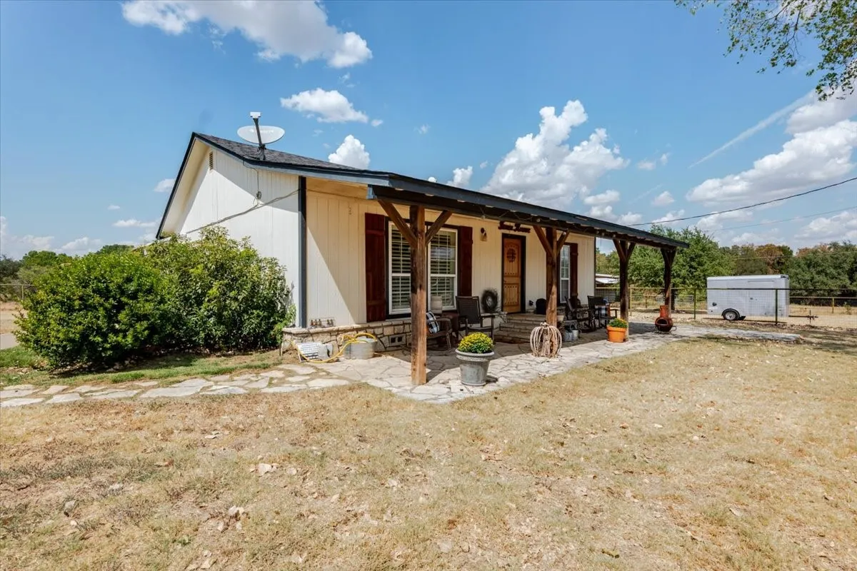 Single Family Residence For Sale in Hood County , 6515 Contrary Creek Road, Granbury, Texas 76048, 2 Bedroom, 2 Bathroom, Garage spaces, 1,225 Sqft, built in 1994, mls#21386456, Real Estate Agent in Granbury, Homes For Sale in Hood county, Homes For Sale in Granbury, Realtor in Granbury Texas, Real Estate Brokerage Independent Realty Texas, Luminita Cordes Realtor