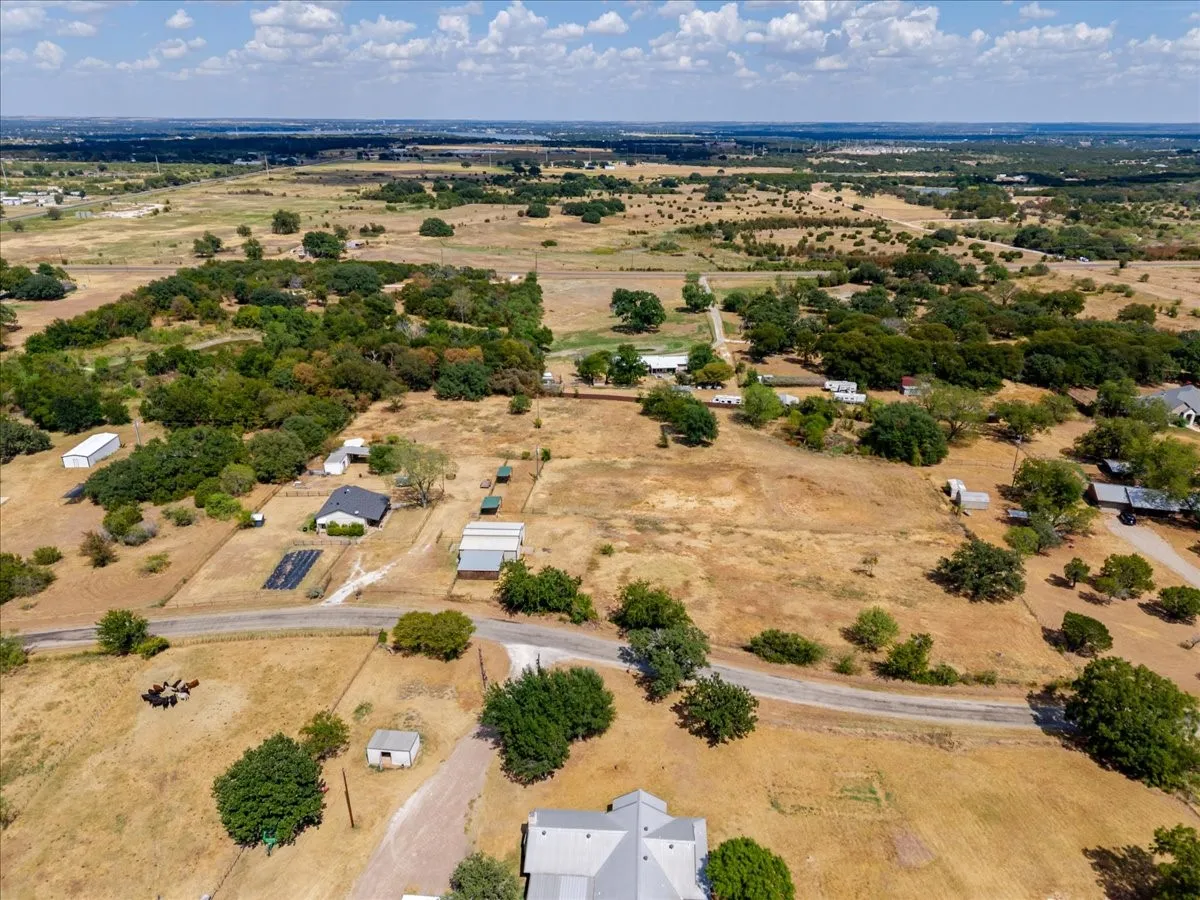 Single Family Residence For Sale in Hood County , 6515 Contrary Creek Road, Granbury, Texas 76048, 2 Bedroom, 2 Bathroom, Garage spaces, 1,225 Sqft, built in 1994, mls#21386456, Real Estate Agent in Granbury, Homes For Sale in Hood county, Homes For Sale in Granbury, Realtor in Granbury Texas, Real Estate Brokerage Independent Realty Texas, Luminita Cordes Realtor