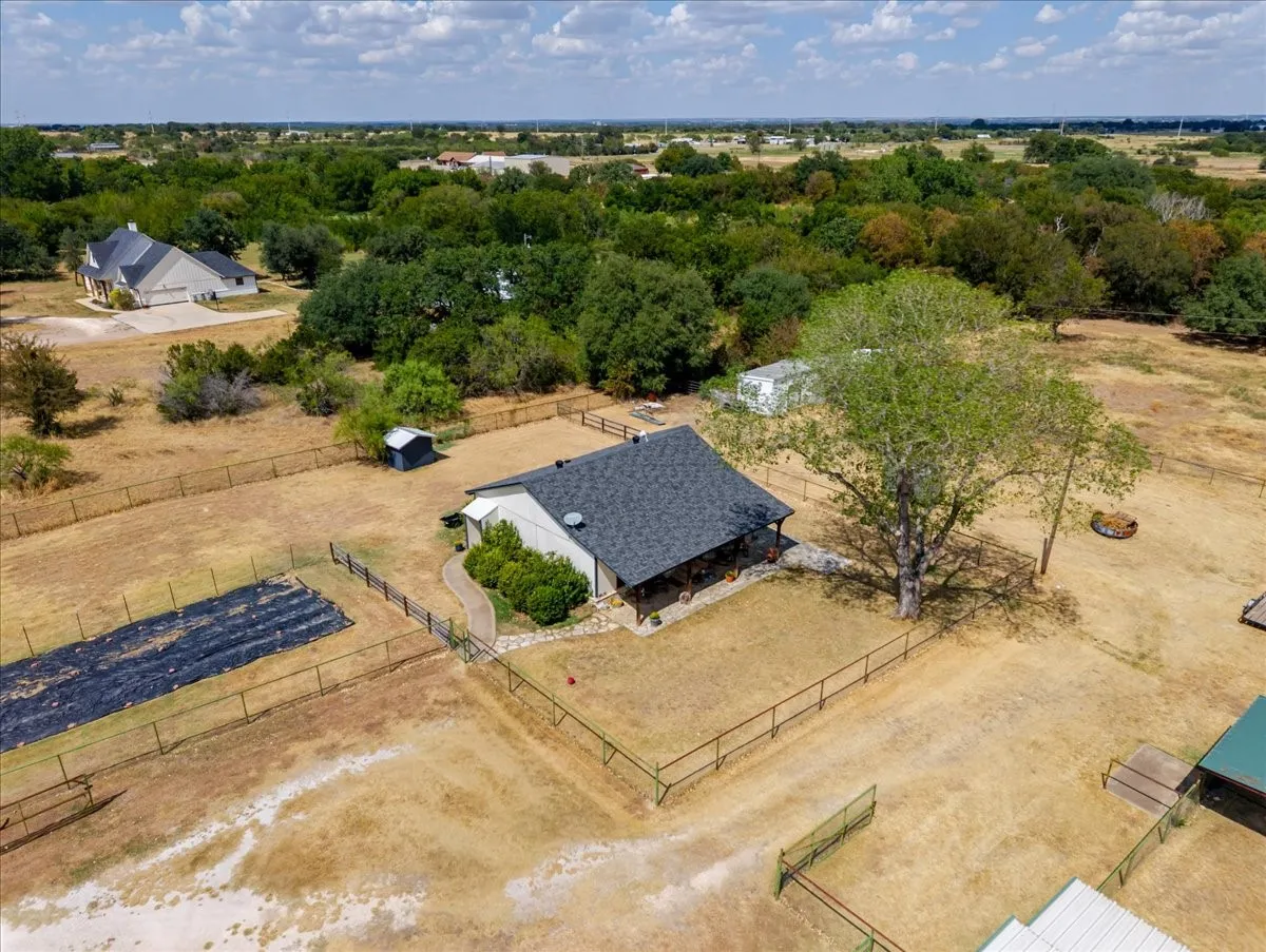 Single Family Residence For Sale in Hood County , 6515 Contrary Creek Road, Granbury, Texas 76048, 2 Bedroom, 2 Bathroom, Garage spaces, 1,225 Sqft, built in 1994, mls#21386456, Real Estate Agent in Granbury, Homes For Sale in Hood county, Homes For Sale in Granbury, Realtor in Granbury Texas, Real Estate Brokerage Independent Realty Texas, Luminita Cordes Realtor