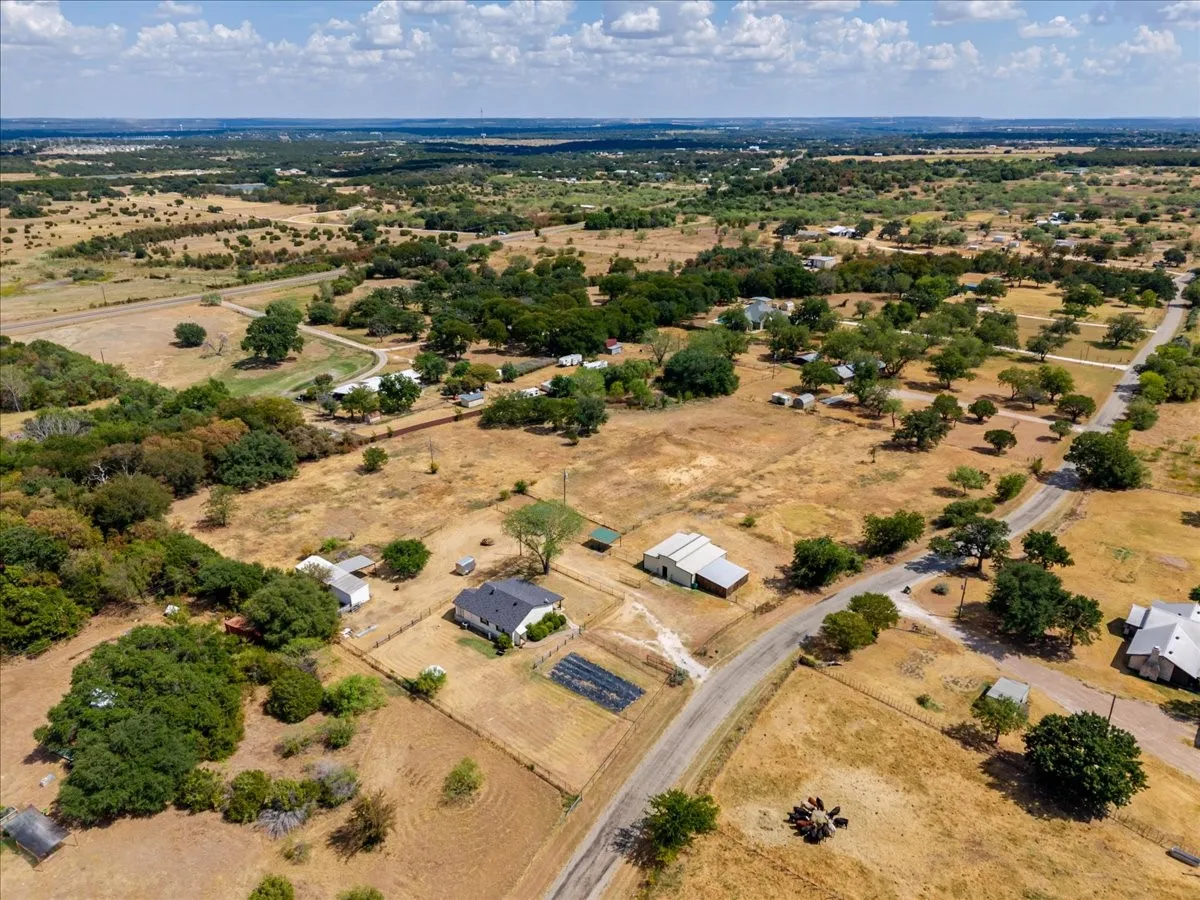 Single Family Residence For Sale in Hood County , 6515 Contrary Creek Road, Granbury, Texas 76048, 2 Bedroom, 2 Bathroom, Garage spaces, 1,225 Sqft, built in 1994, mls#21386456, Real Estate Agent in Granbury, Homes For Sale in Hood county, Homes For Sale in Granbury, Realtor in Granbury Texas, Real Estate Brokerage Independent Realty Texas, Luminita Cordes Realtor