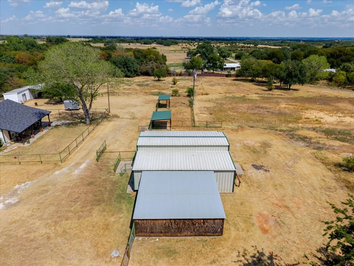Single Family Residence For Sale in Hood County , 6515 Contrary Creek Road, Granbury, Texas 76048, 2 Bedroom, 2 Bathroom, Garage spaces, 1,225 Sqft, built in 1994, mls#21386456, Real Estate Agent in Granbury, Homes For Sale in Hood county, Homes For Sale in Granbury, Realtor in Granbury Texas, Real Estate Brokerage Independent Realty Texas, Luminita Cordes Realtor