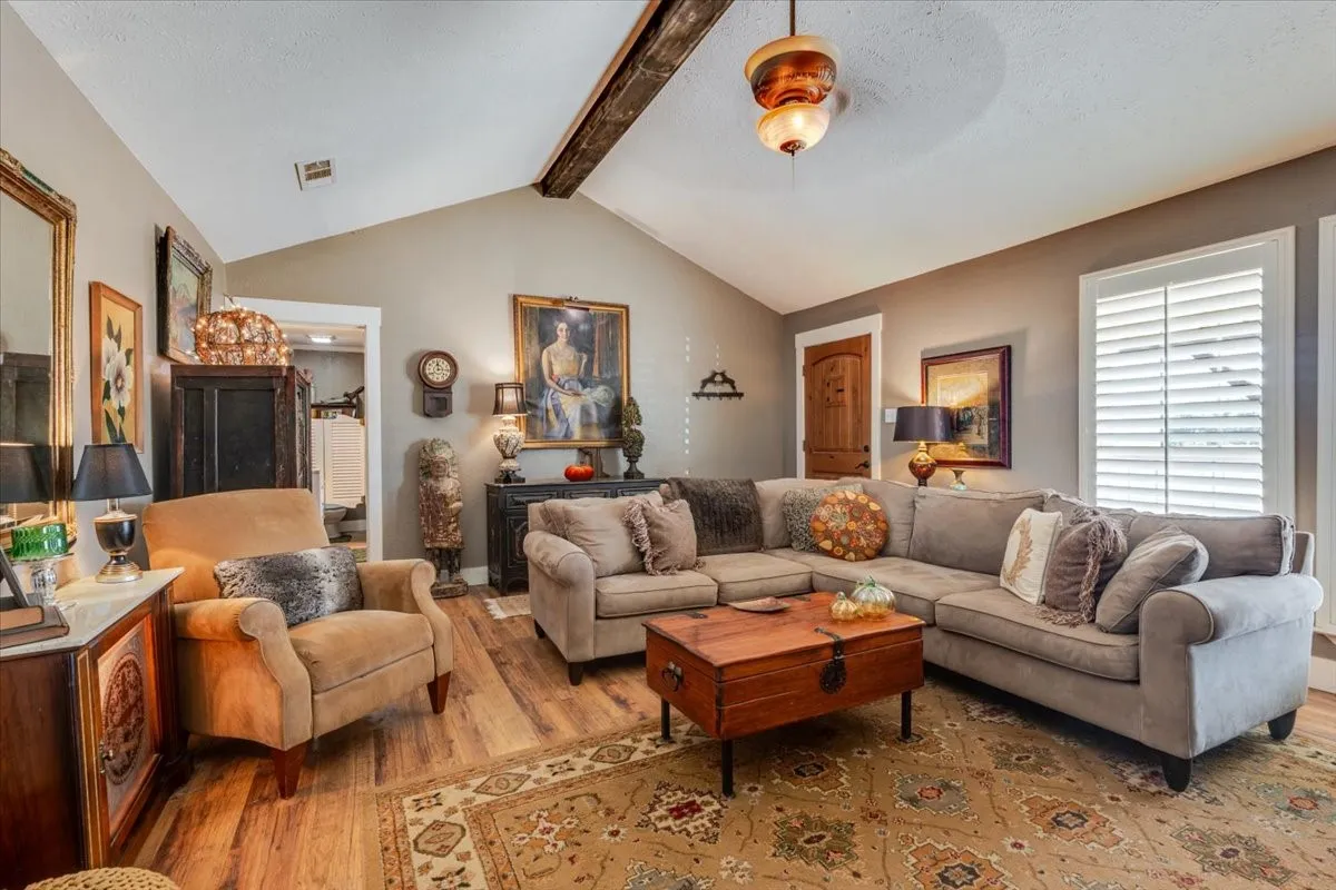 Single Family Residence For Sale in Hood County , 6515 Contrary Creek Road, Granbury, Texas 76048, 2 Bedroom, 2 Bathroom, Garage spaces, 1,225 Sqft, built in 1994, mls#21386456, Real Estate Agent in Granbury, Homes For Sale in Hood county, Homes For Sale in Granbury, Realtor in Granbury Texas, Real Estate Brokerage Independent Realty Texas, Luminita Cordes Realtor
