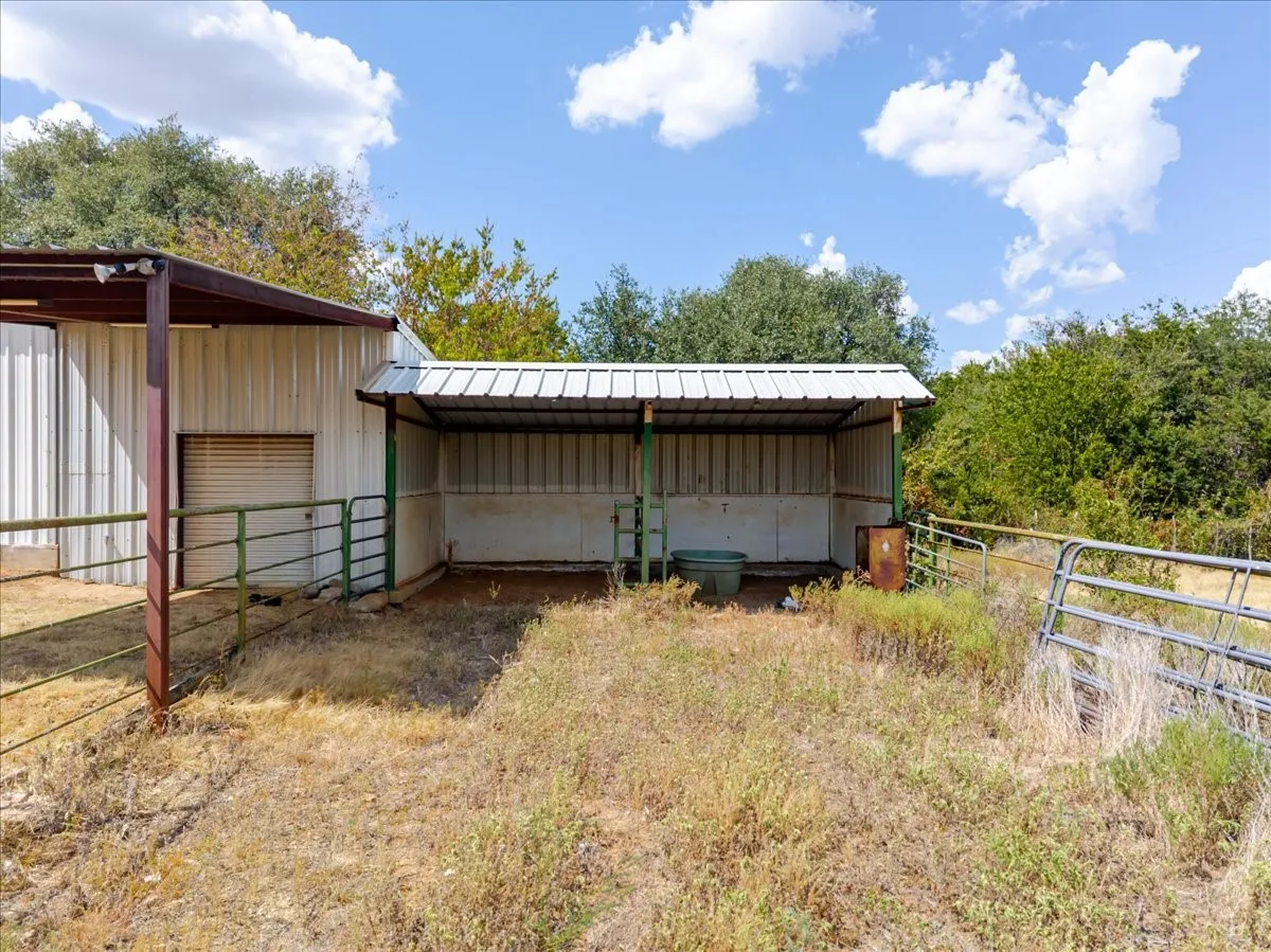 Single Family Residence For Sale in Hood County , 6515 Contrary Creek Road, Granbury, Texas 76048, 2 Bedroom, 2 Bathroom, Garage spaces, 1,225 Sqft, built in 1994, mls#21386456, Real Estate Agent in Granbury, Homes For Sale in Hood county, Homes For Sale in Granbury, Realtor in Granbury Texas, Real Estate Brokerage Independent Realty Texas, Luminita Cordes Realtor