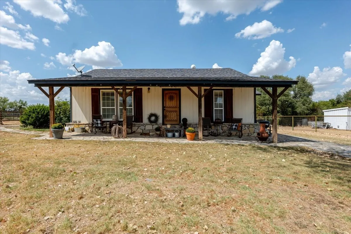 Single Family Residence For Sale in Hood County , 6515 Contrary Creek Road, Granbury, Texas 76048, 2 Bedroom, 2 Bathroom, Garage spaces, 1,225 Sqft, built in 1994, mls#21386456, Real Estate Agent in Granbury, Homes For Sale in Hood county, Homes For Sale in Granbury, Realtor in Granbury Texas, Real Estate Brokerage Independent Realty Texas, Luminita Cordes Realtor