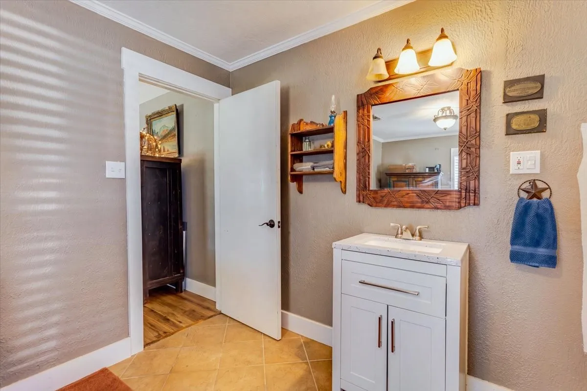 Single Family Residence For Sale in Hood County , 6515 Contrary Creek Road, Granbury, Texas 76048, 2 Bedroom, 2 Bathroom, Garage spaces, 1,225 Sqft, built in 1994, mls#21386456, Real Estate Agent in Granbury, Homes For Sale in Hood county, Homes For Sale in Granbury, Realtor in Granbury Texas, Real Estate Brokerage Independent Realty Texas, Luminita Cordes Realtor