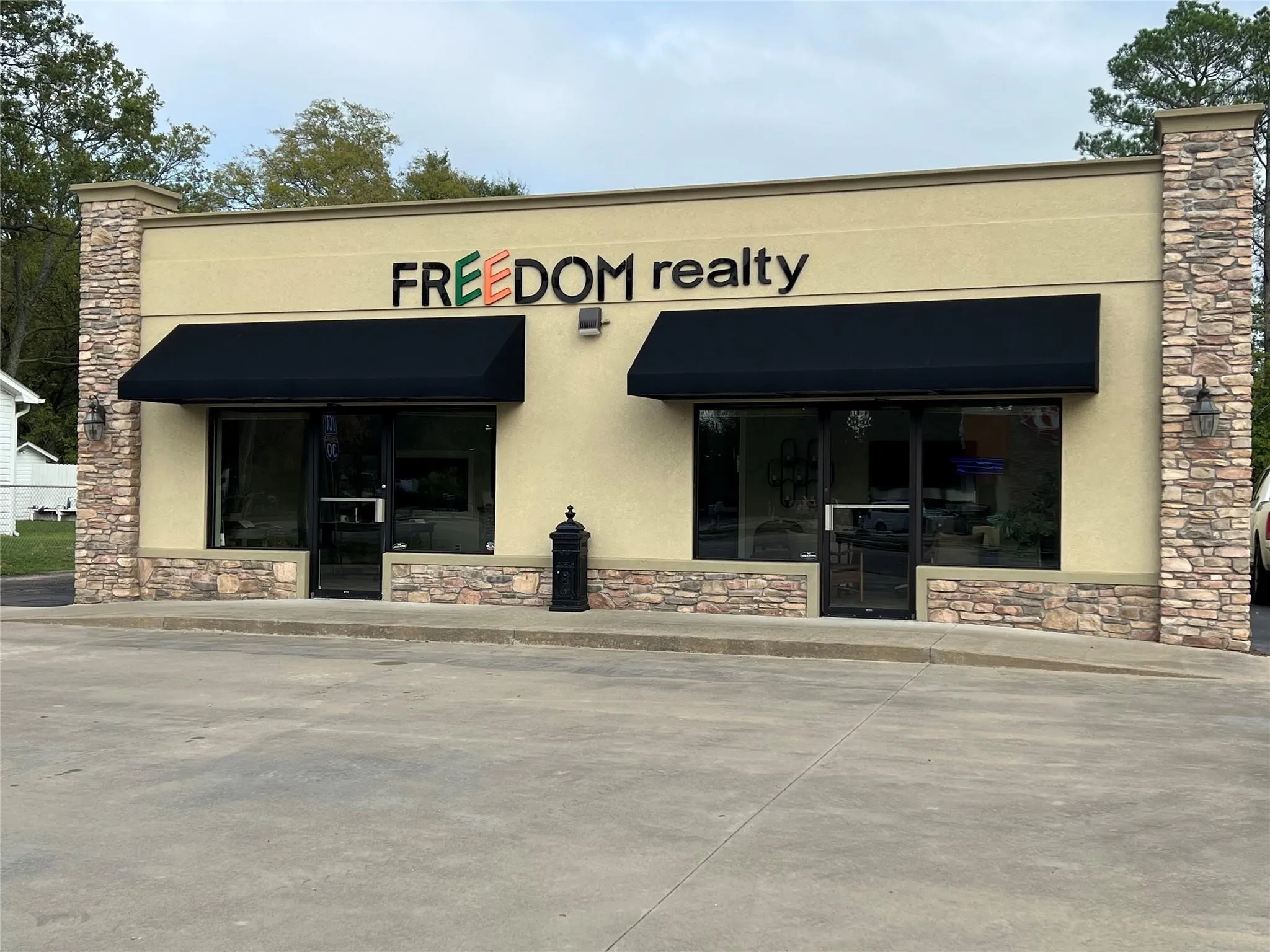 Office For Rent in Hopkins County , 1428 S Broadway Street, Sulphur Springs, Texas 75482, 0, 0, Garage spaces, 0 Sqft, built in 1986, mls#21386722, Real Estate Agent in Sulphur Springs, Homes For Rent in Hopkins county, Homes For Rent in Sulphur Springs, Realtor in Sulphur Springs Texas, Real Estate Brokerage Independent Realty Texas, Luminita Cordes Realtor