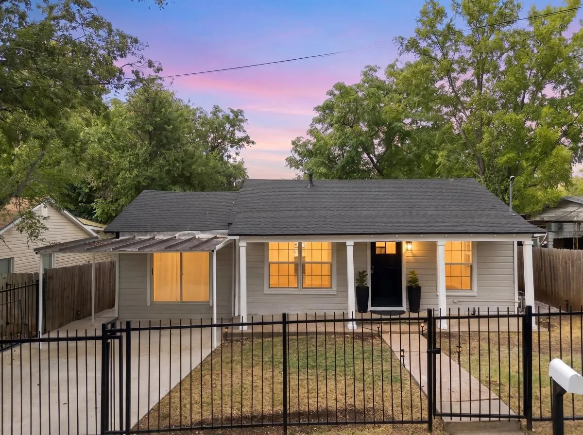Single Family Residence For Sale in Mc Lennan County , 3120 N 17th Street, Waco, Texas 76708, 3 Bedroom, 1 Bathroom, Garage spaces, 1,116 Sqft, built in 1950, mls#21385994, Real Estate Agent in Waco, Homes For Sale in Mc Lennan county, Homes For Sale in Waco, Realtor in Waco Texas, Real Estate Brokerage Independent Realty Texas, Luminita Cordes Realtor