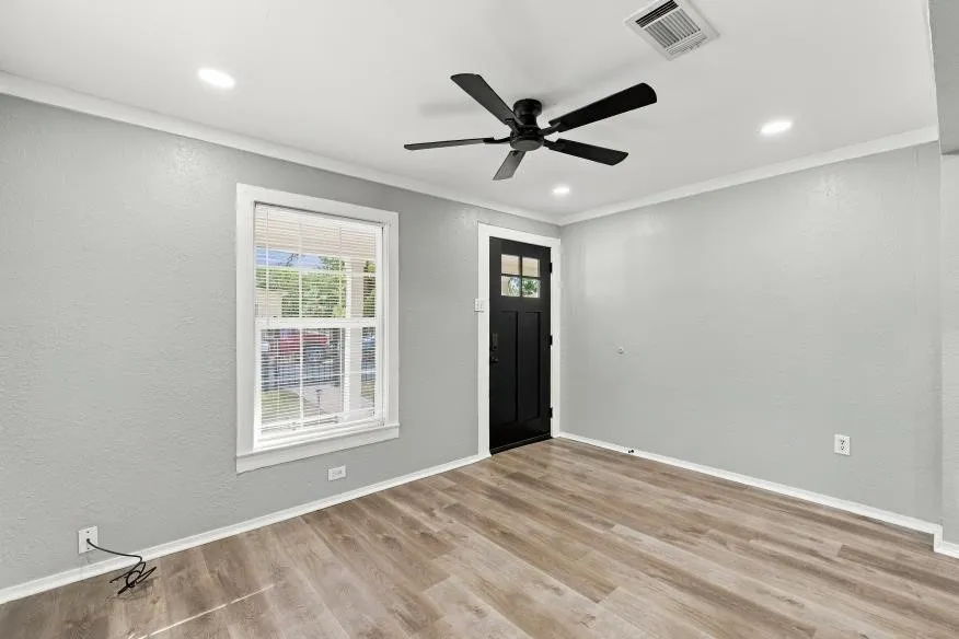 Single Family Residence For Sale in Mc Lennan County , 3120 N 17th Street, Waco, Texas 76708, 3 Bedroom, 1 Bathroom, Garage spaces, 1,116 Sqft, built in 1950, mls#21385994, Real Estate Agent in Waco, Homes For Sale in Mc Lennan county, Homes For Sale in Waco, Realtor in Waco Texas, Real Estate Brokerage Independent Realty Texas, Luminita Cordes Realtor