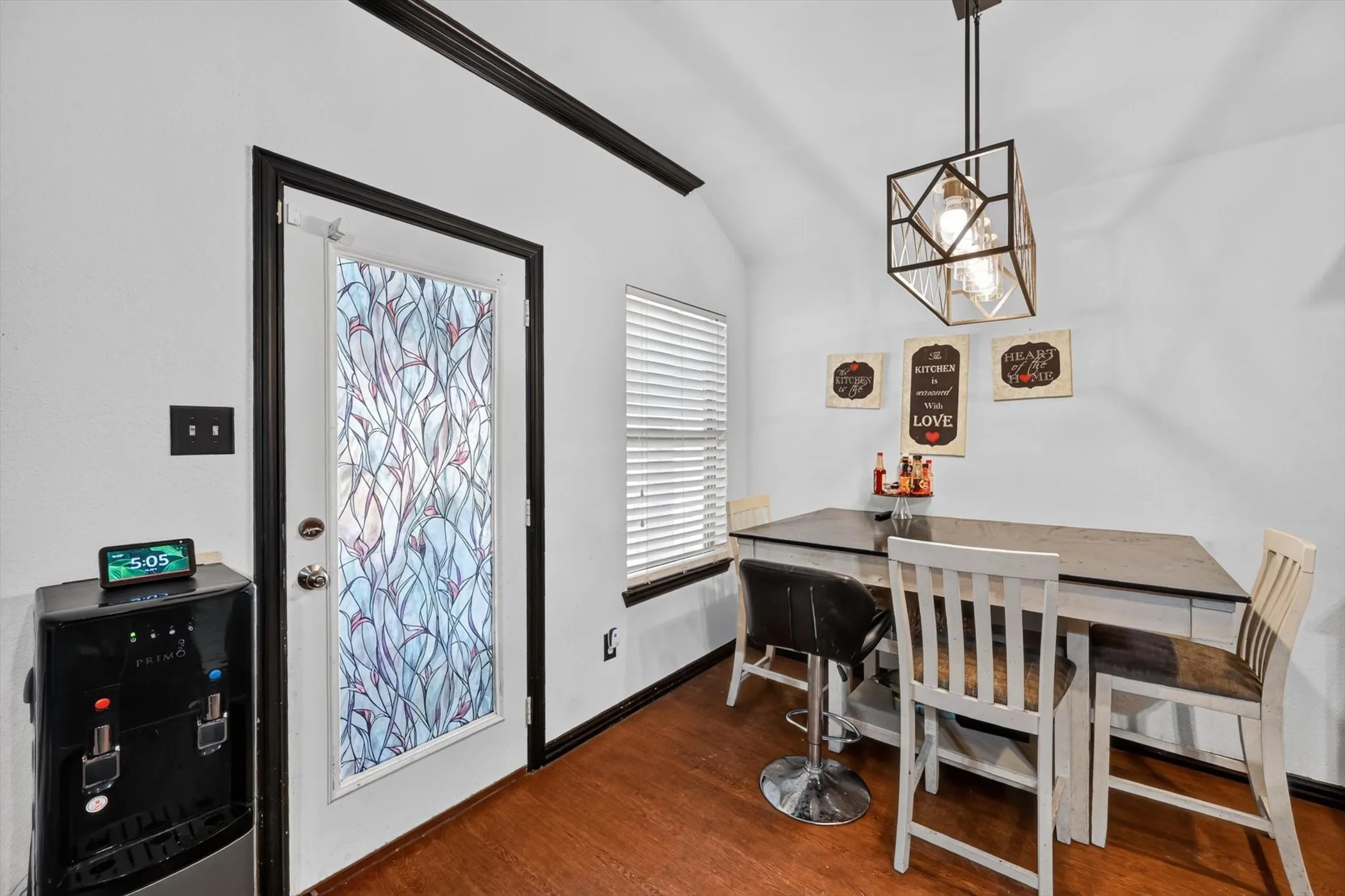 Vaulted ceiling with an angular beam accent