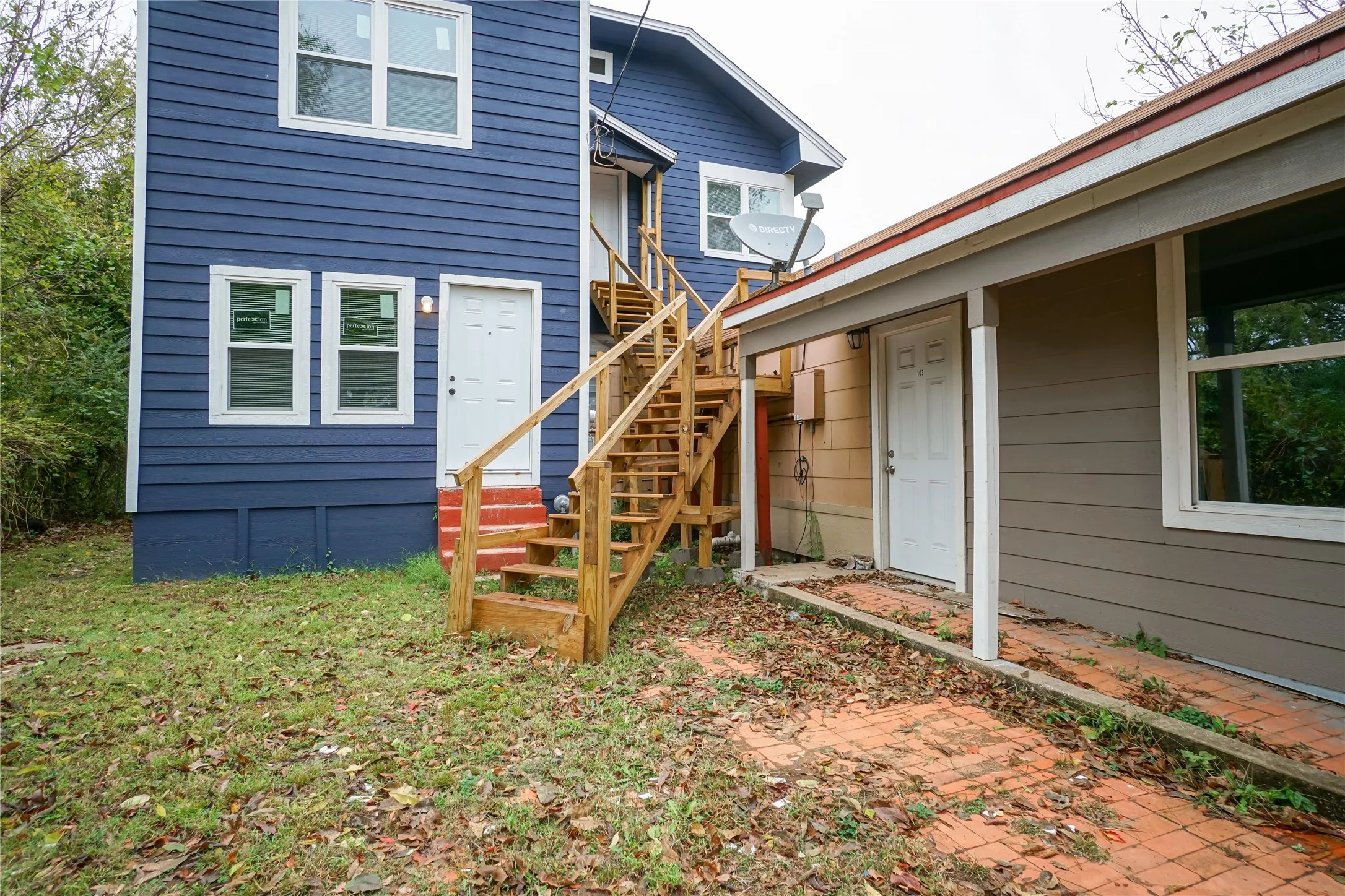 Apartment For Rent in Grayson County , 326 W Sears Street 202, Denison, Texas 75020, 2 Bedroom, 1 Bathroom, Garage spaces, 680 Sqft, built in 1910, mls#21386733, Real Estate Agent in Denison, Homes For Rent in Grayson county, Homes For Rent in Denison, Realtor in Denison Texas, Real Estate Brokerage Independent Realty Texas, Luminita Cordes Realtor