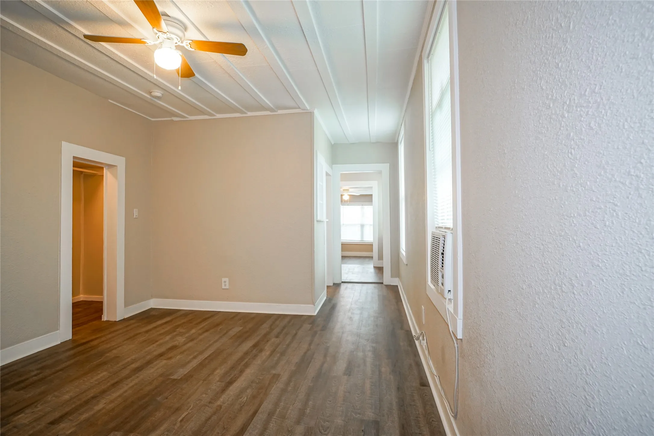 Apartment For Rent in Grayson County , 326 W Sears Street 202, Denison, Texas 75020, 2 Bedroom, 1 Bathroom, Garage spaces, 680 Sqft, built in 1910, mls#21386733, Real Estate Agent in Denison, Homes For Rent in Grayson county, Homes For Rent in Denison, Realtor in Denison Texas, Real Estate Brokerage Independent Realty Texas, Luminita Cordes Realtor