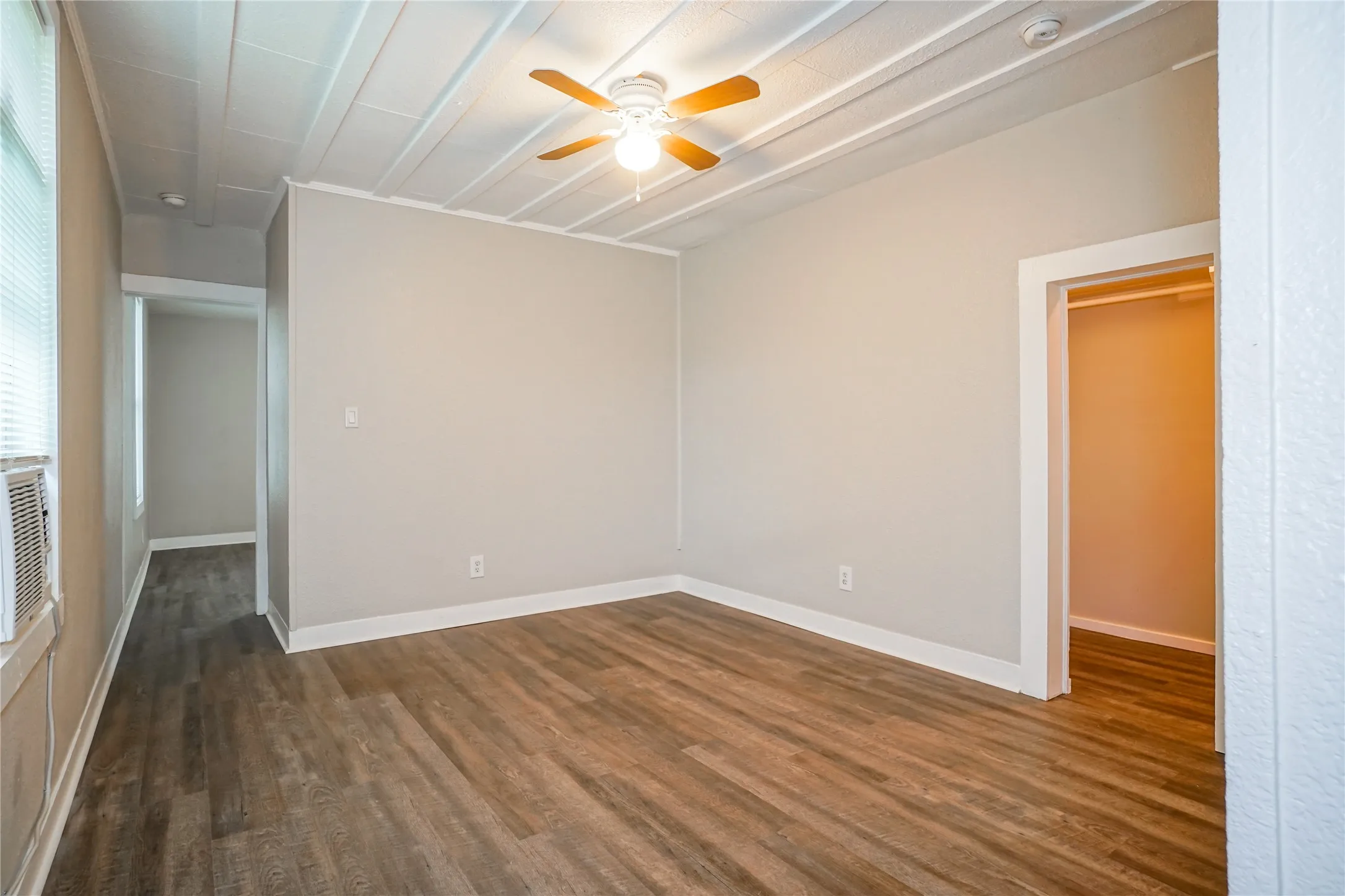 Apartment For Rent in Grayson County , 326 W Sears Street 202, Denison, Texas 75020, 2 Bedroom, 1 Bathroom, Garage spaces, 680 Sqft, built in 1910, mls#21386733, Real Estate Agent in Denison, Homes For Rent in Grayson county, Homes For Rent in Denison, Realtor in Denison Texas, Real Estate Brokerage Independent Realty Texas, Luminita Cordes Realtor
