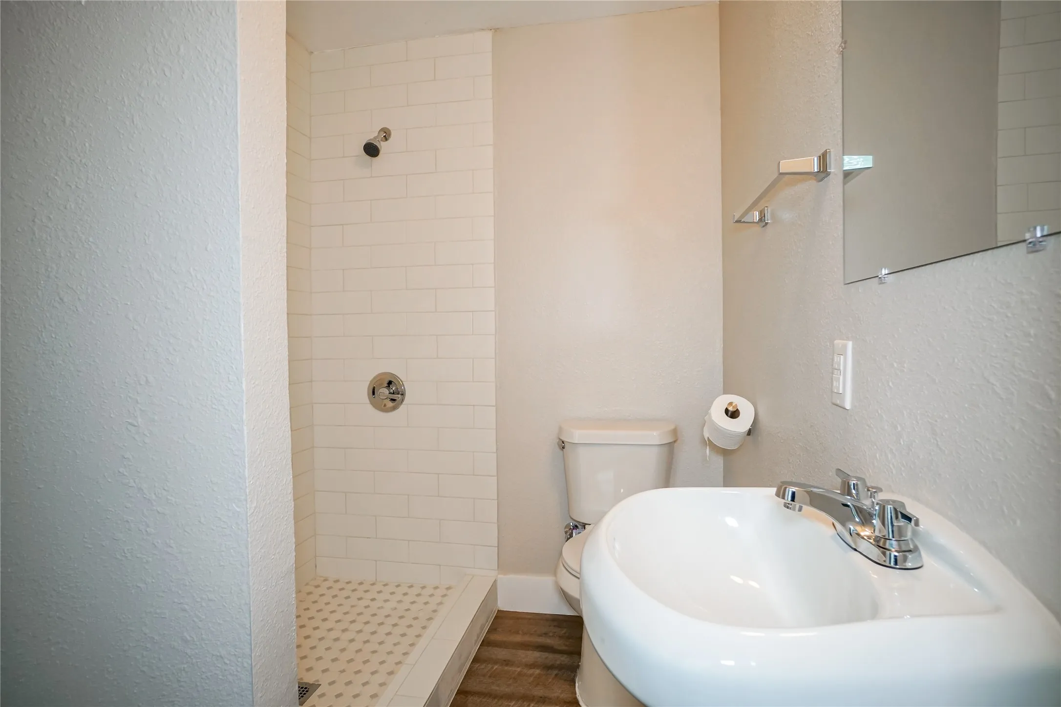 Apartment For Rent in Grayson County , 326 W Sears Street 202, Denison, Texas 75020, 2 Bedroom, 1 Bathroom, Garage spaces, 680 Sqft, built in 1910, mls#21386733, Real Estate Agent in Denison, Homes For Rent in Grayson county, Homes For Rent in Denison, Realtor in Denison Texas, Real Estate Brokerage Independent Realty Texas, Luminita Cordes Realtor