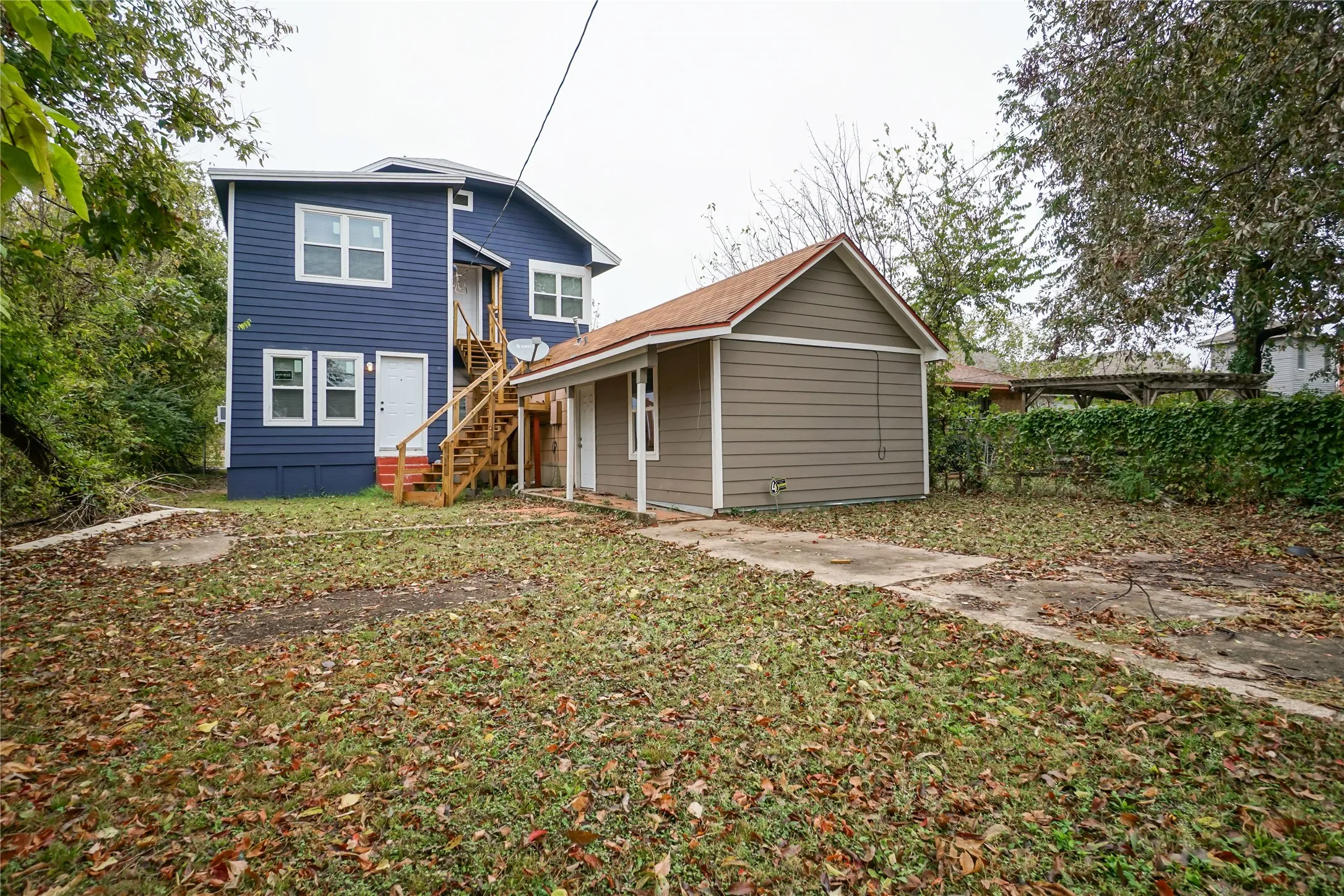 Apartment For Rent in Grayson County , 326 W Sears Street 202, Denison, Texas 75020, 2 Bedroom, 1 Bathroom, Garage spaces, 680 Sqft, built in 1910, mls#21386733, Real Estate Agent in Denison, Homes For Rent in Grayson county, Homes For Rent in Denison, Realtor in Denison Texas, Real Estate Brokerage Independent Realty Texas, Luminita Cordes Realtor
